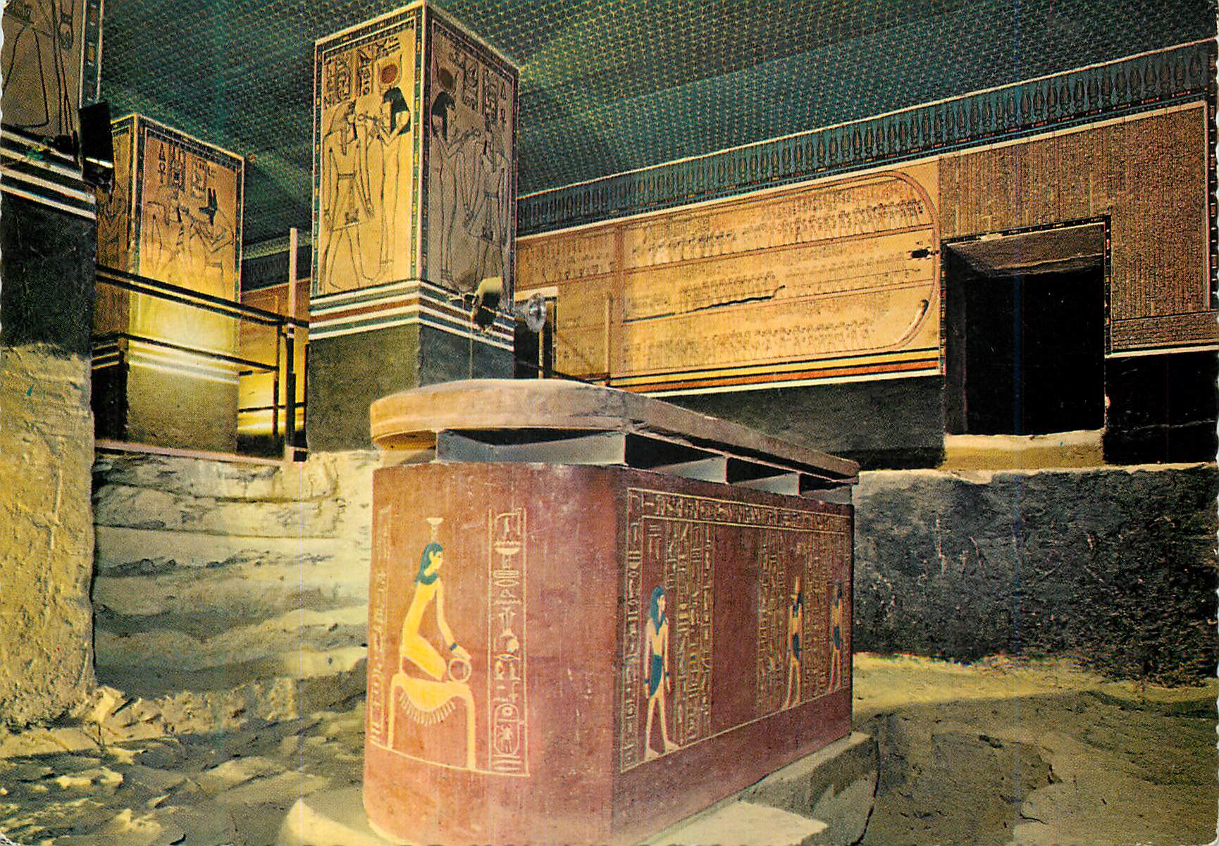 CPM Louxor Vallee des Rois Le Sarcophage dans le tombe d Amenophis ii
