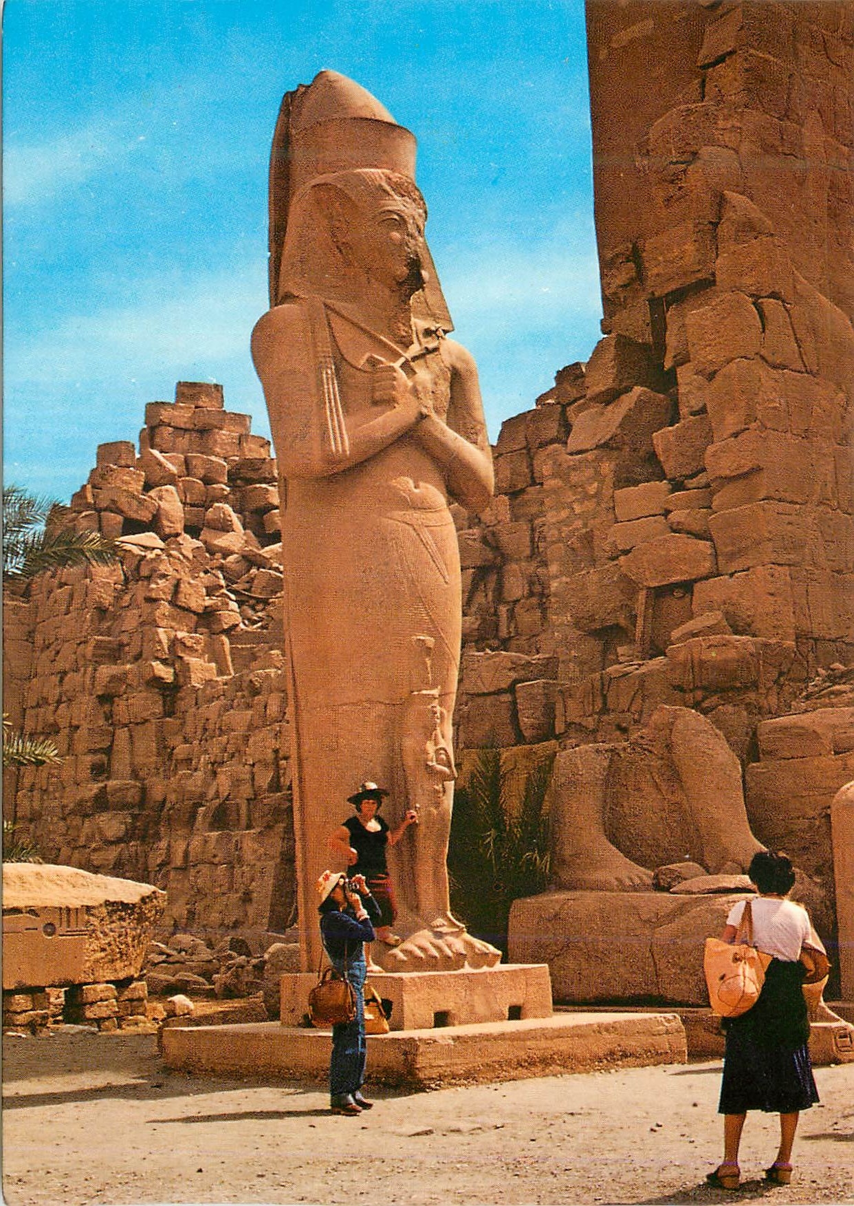CPM Luxor Statue of Phrao Pinutem and his wife