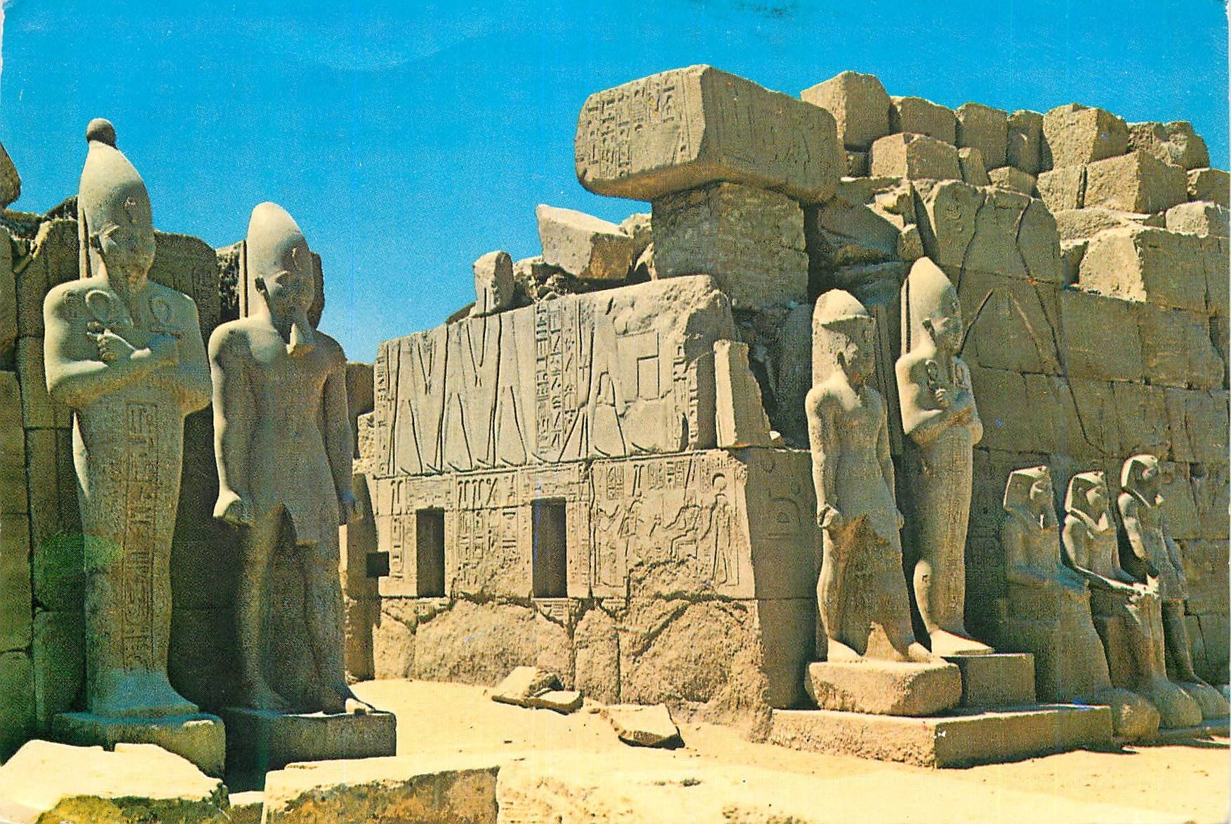 CPM Luxor Karnak Pharao statues bu the seventh Pylon