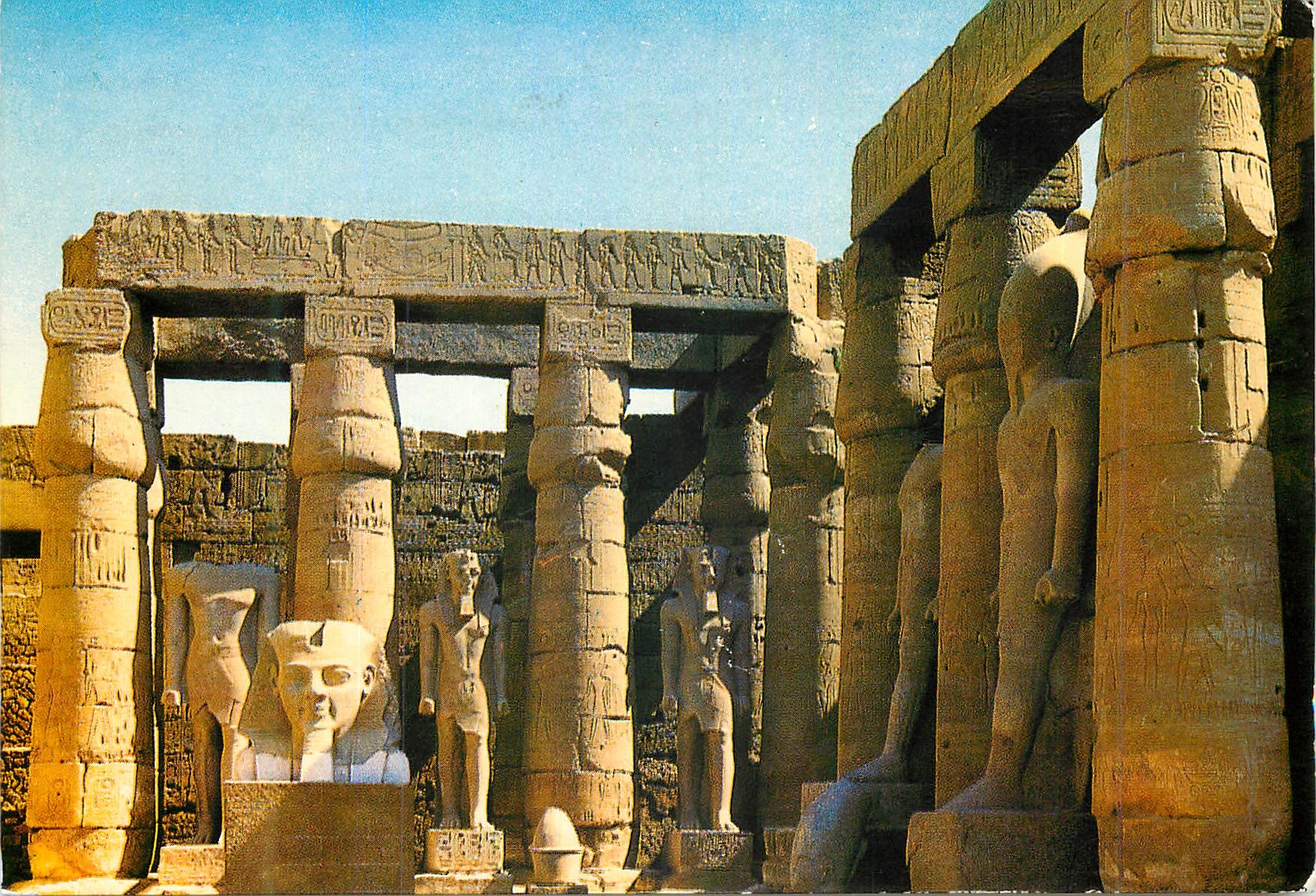 CPM Temple de Louxor Statues de Ramses ii dans la grande cour