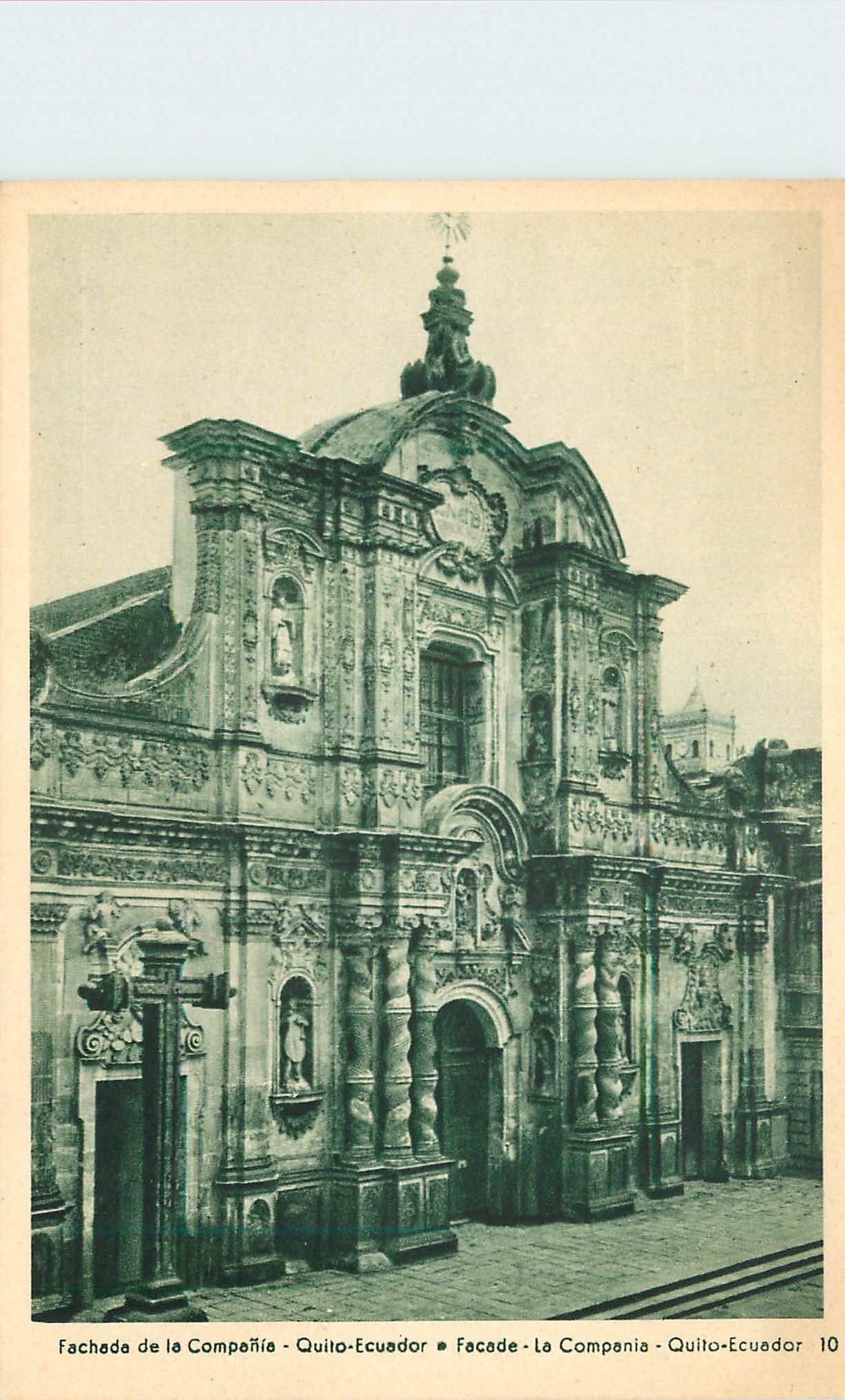 CPM Fachada La Campania Quito Ecuador