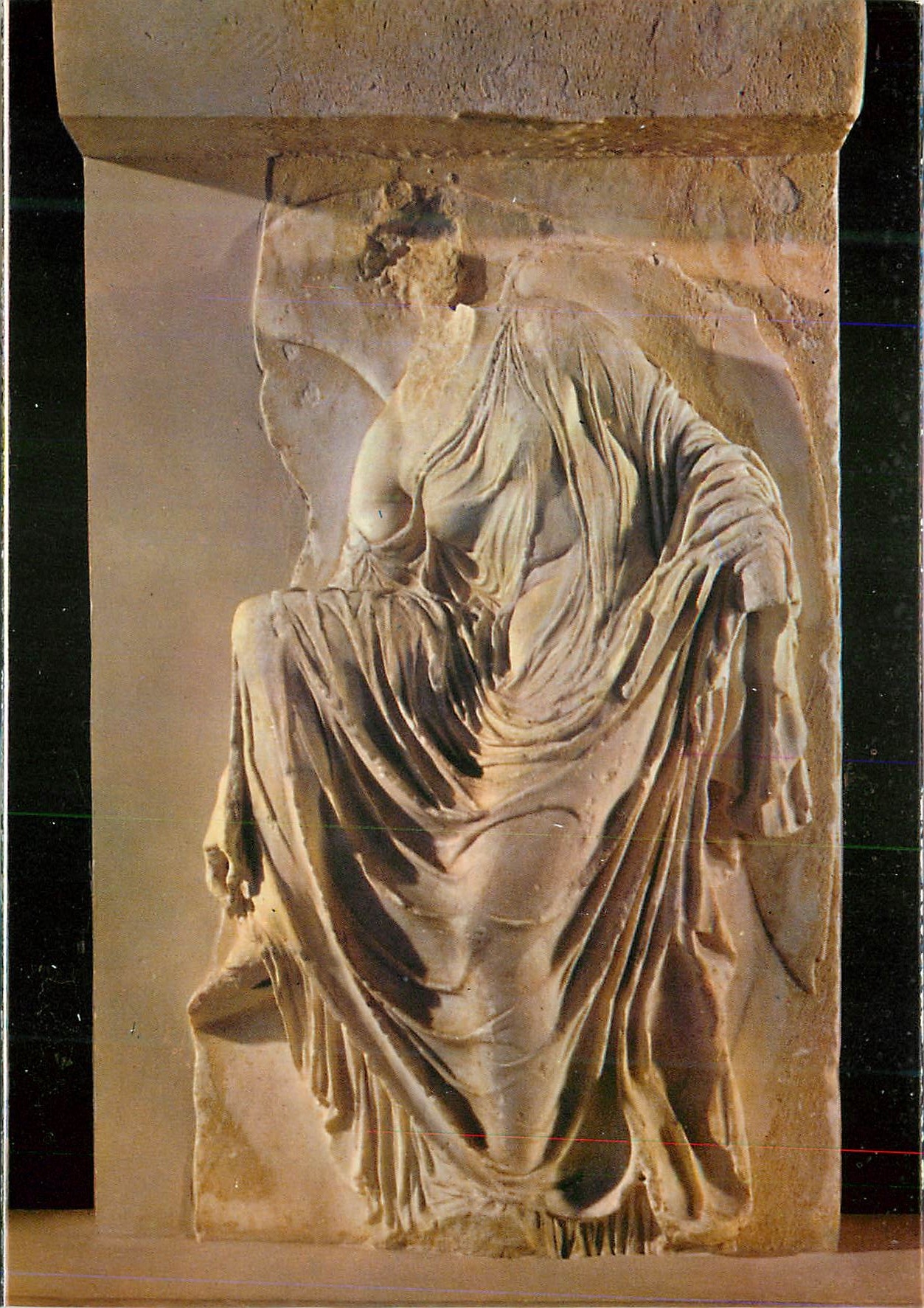CPM Athenes Musee de l Acropole Nike detachant sa sandale fin du Seme siecle av Jc