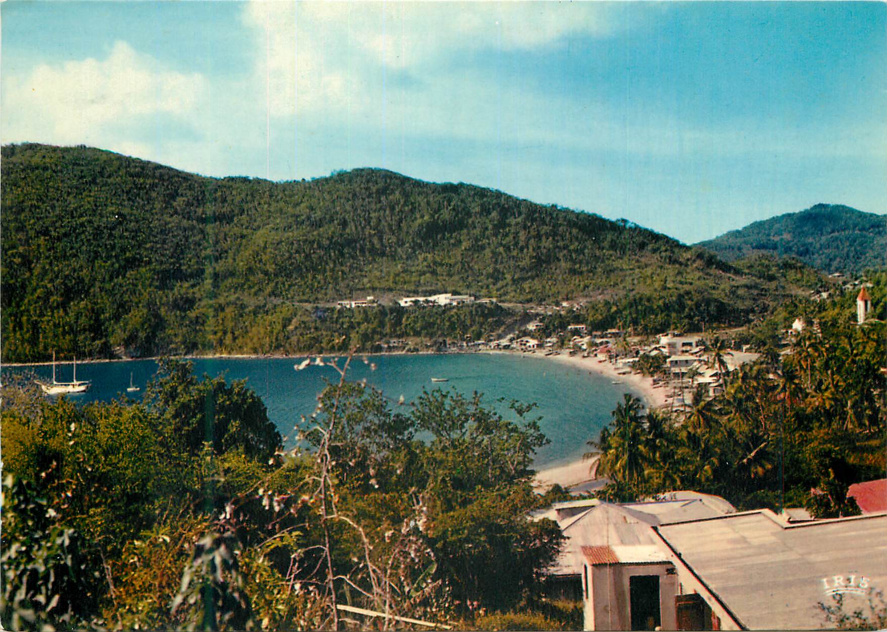L'anse et le village de Deshaies — Guadeloupe — éditeur Antilles Touristiques, n°221