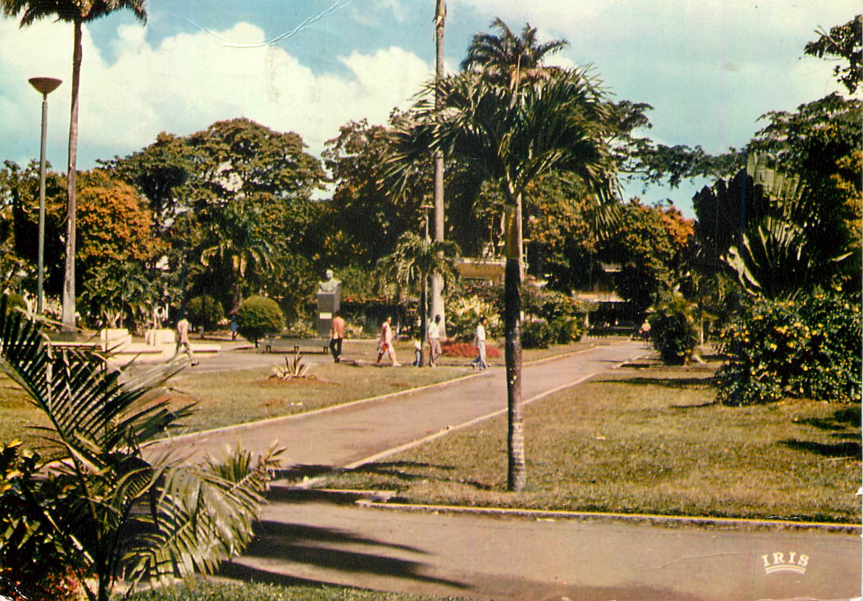 Les Jardins de la Place de la Victoire — Guadeloupe — éditeur IRIS