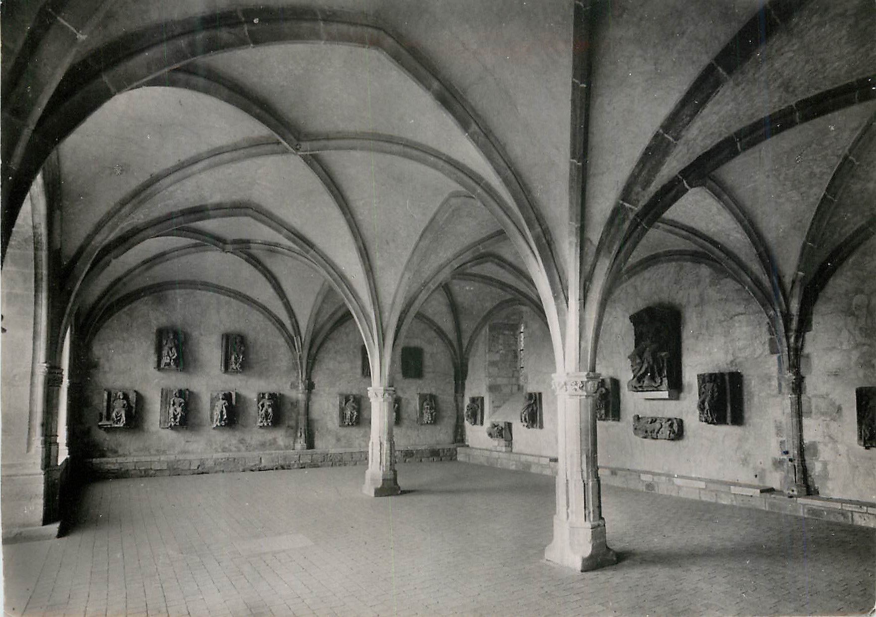 CPM Charroux Vienne Ancienne Abbaye Salle Capitulaire xv s