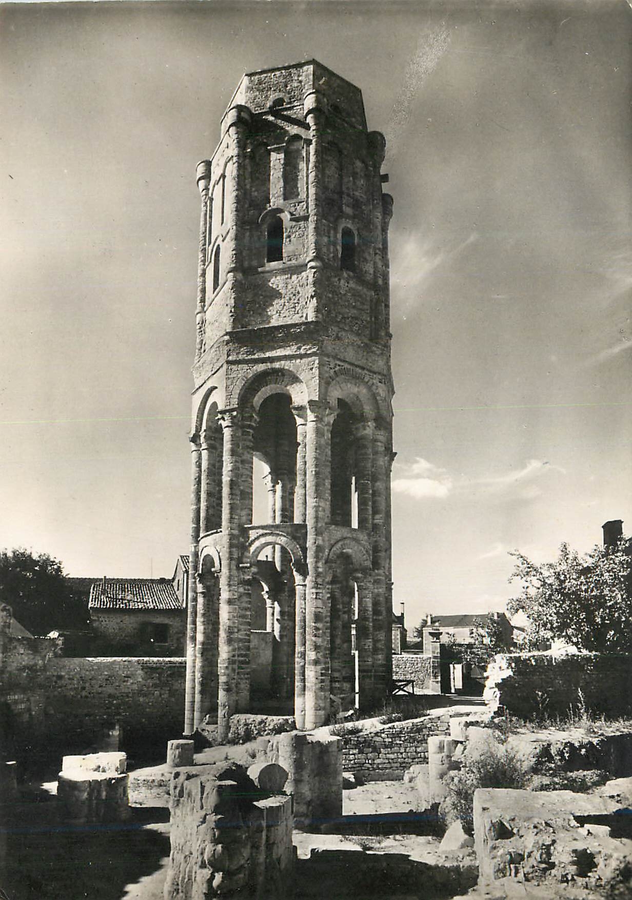 CPM Charroux Vienne Ancienne Abbaye Tour de la Croisee du Transept xi siecle