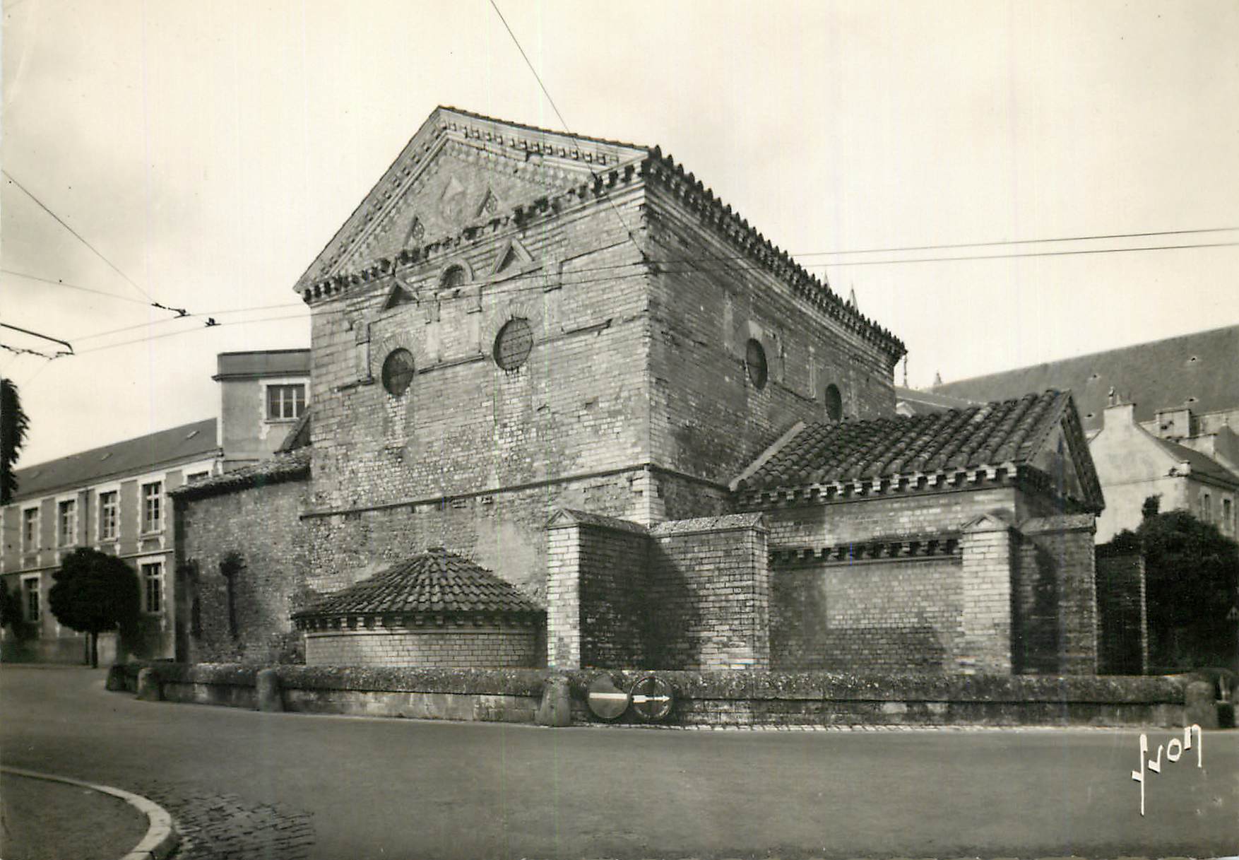CPM Poitiers Vienne Le Baptistere St Jean iv vii xii