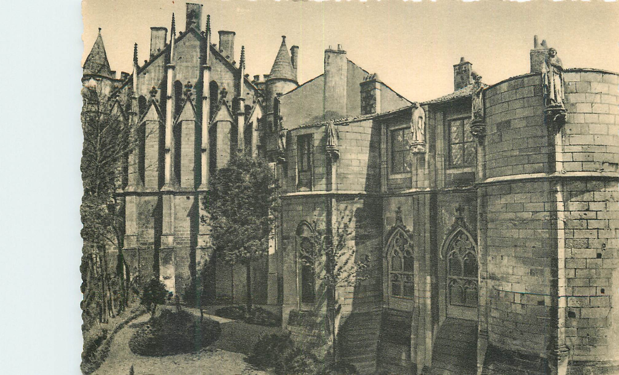 Le Chevet de la Salle des Pas-Perdus du Palais de Justice et de la Tour Maubergeon — Poitiers — J. Robuchon, Poitiers