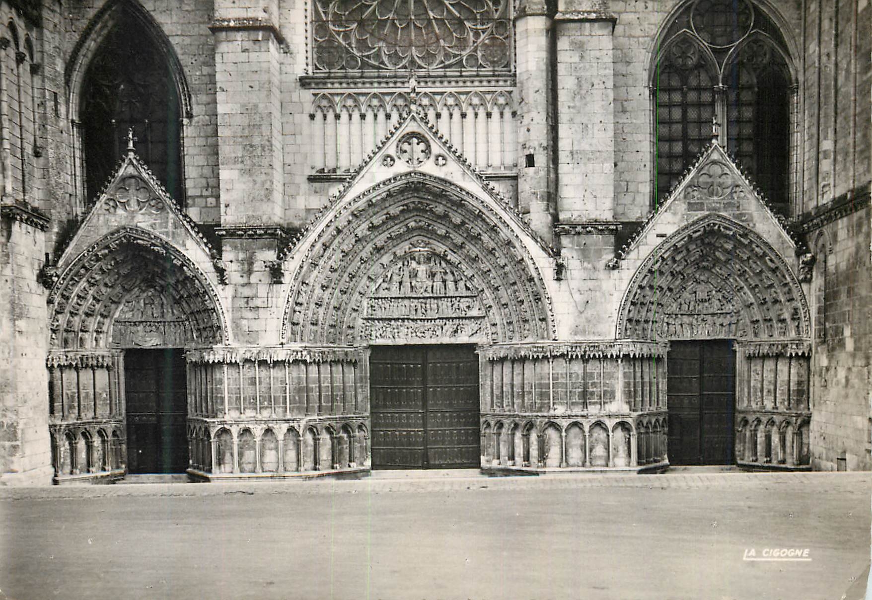 Poitiers — Cathédrale (détails de façade) — La Cigogne