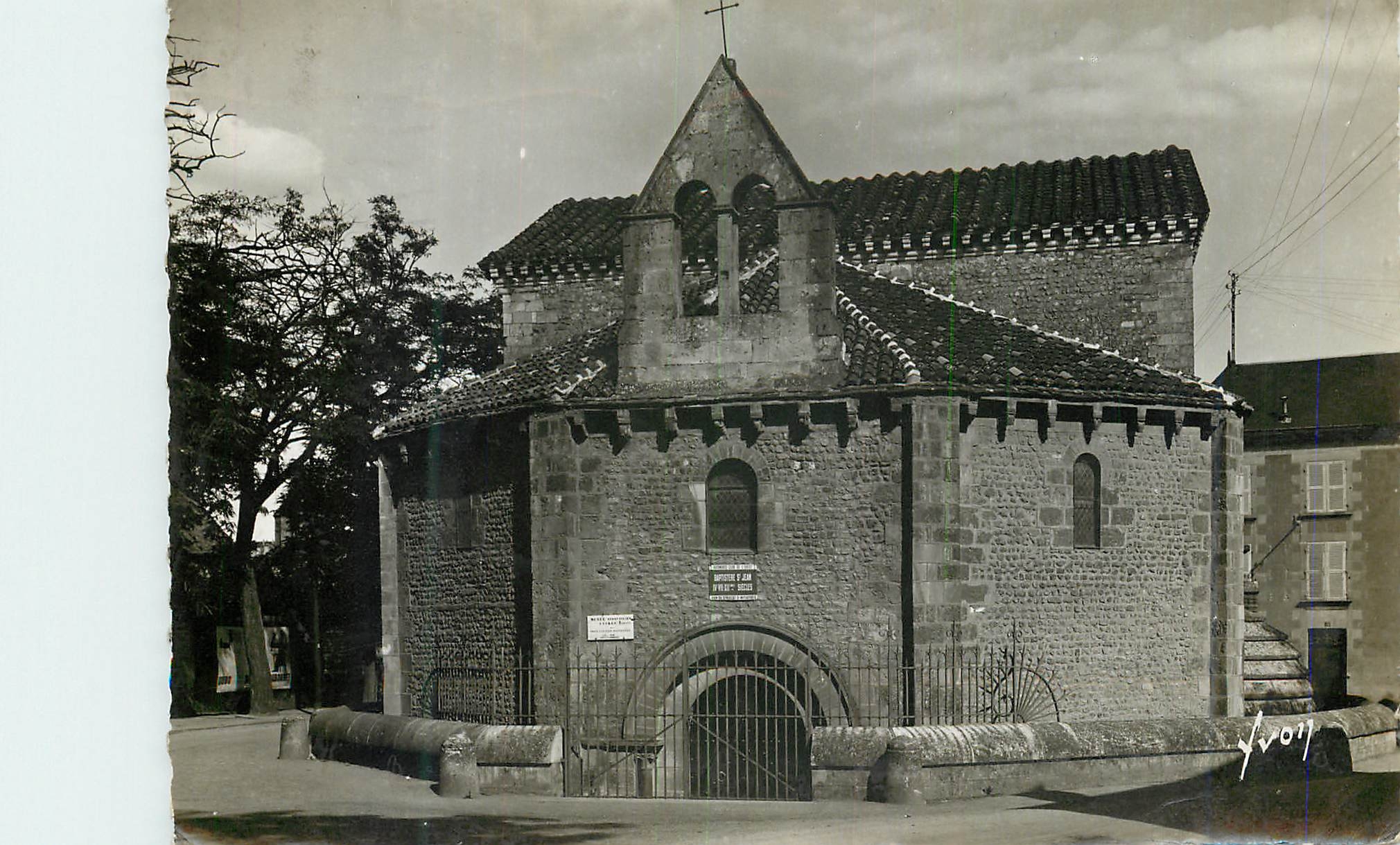Baptistère Saint-Jean — IVe-VIIe-XIIe siècles — Les Éditions d'Art 'YVON' Paris