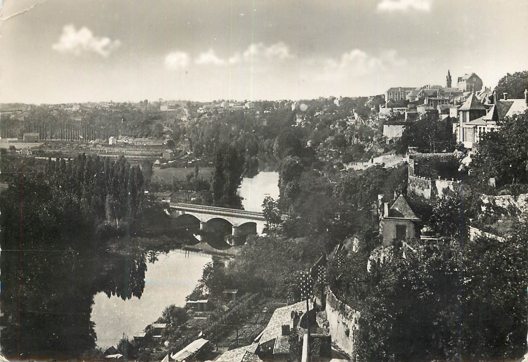 Vallée du Clain — Le pont du chemin de fer — Les coteaux de la Tranchée — J. ROBUCHEON, Poitiers, N° 23 bis