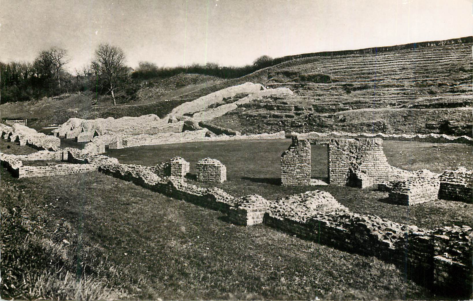 CPM Ruines Gallo Romaines Sanxay Vienne Amphitheatre pris cote Ouest