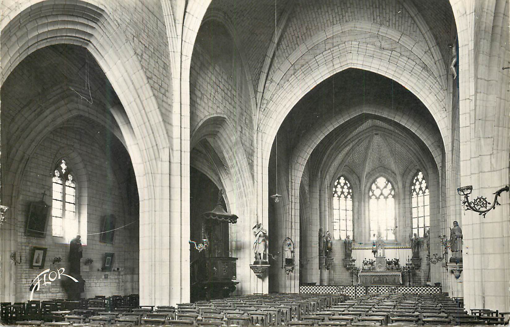 Intérieur de l'église Notre-Dame — Mirebeau-en-Poitou (Vienne) — Éditions Artisticques Marcelle Carrière