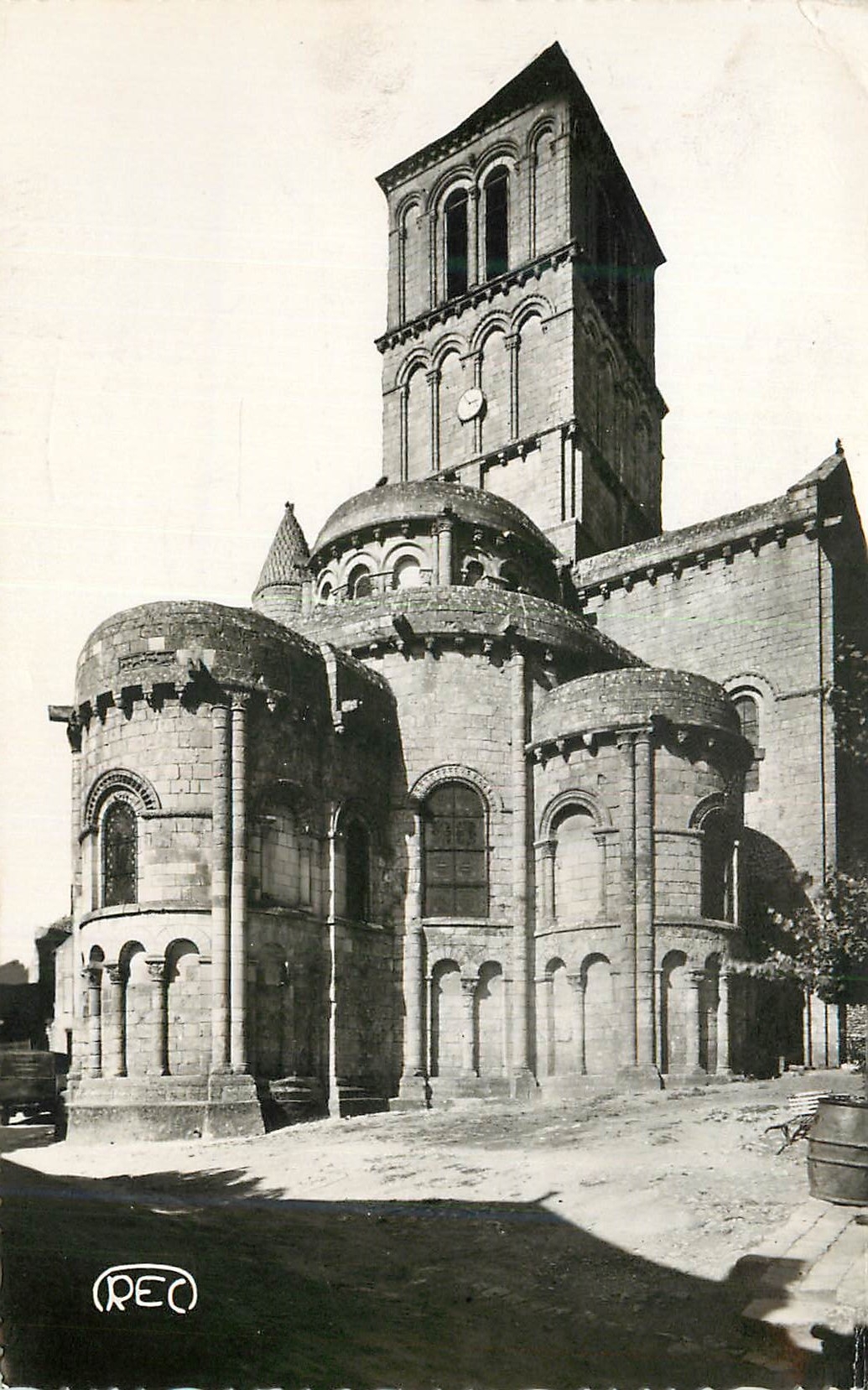 CPM Chauvigny Vienne Chevet de l Eglise St Pierre xi et xiie siecle