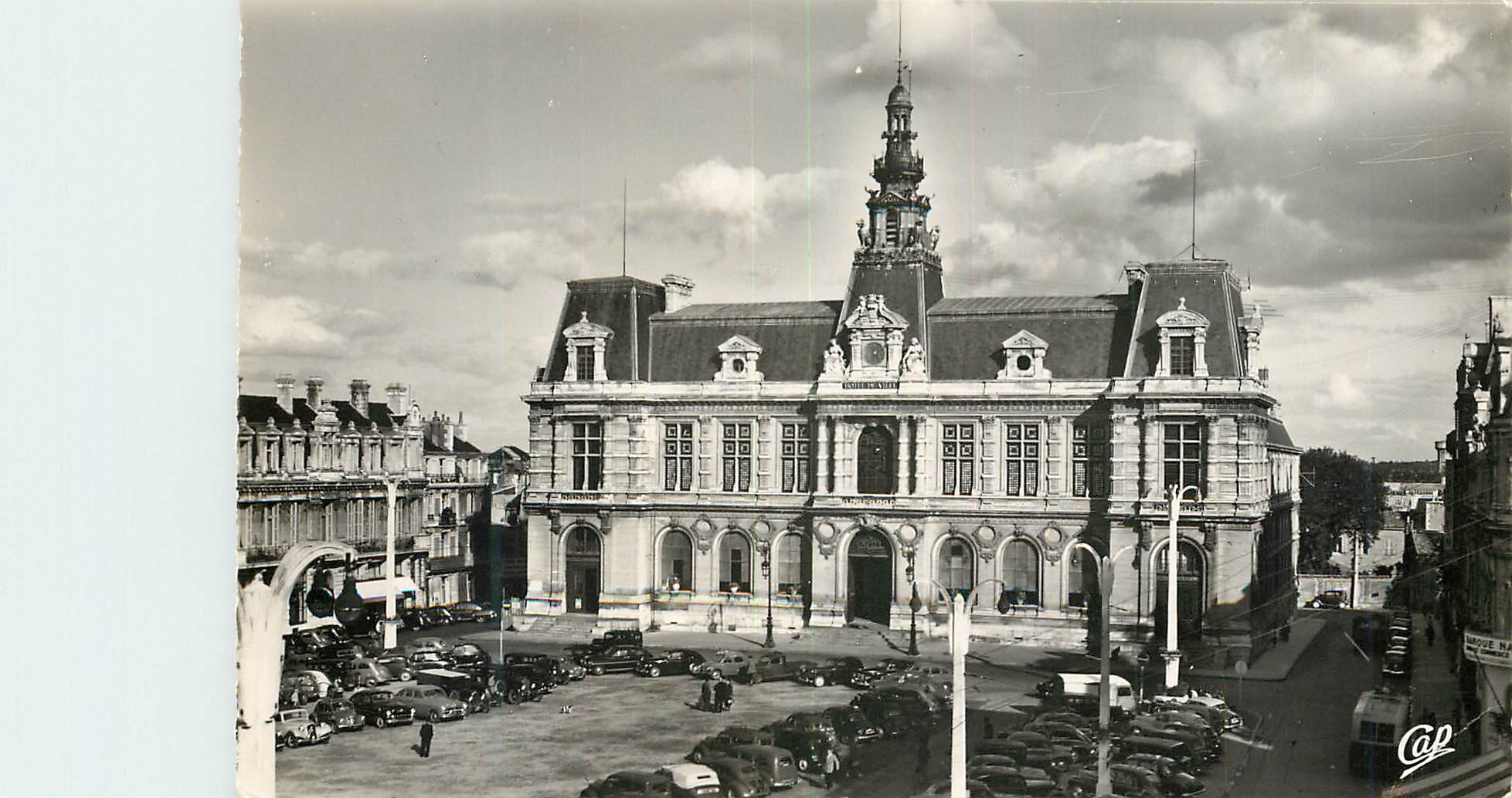 Poitiers — Place de l'Hôtel-de-Ville — Cie des Arts Photomécaniques, 44, rue Letellier, Paris 15e