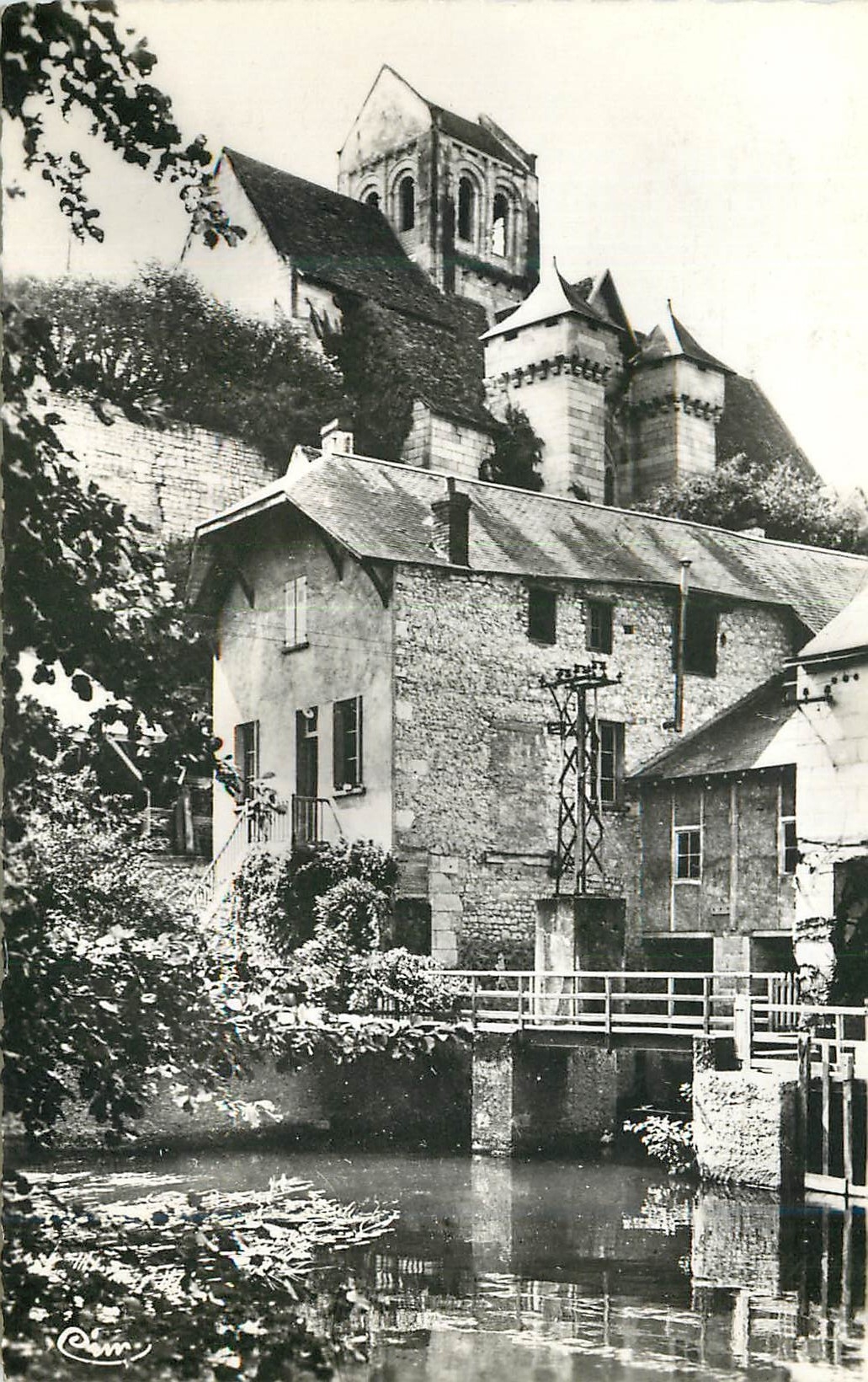 CPM La Roche Posay les Bains Vienne L Eglise fortiflee xii xiv s au dessus du Moulin sur la Creuse