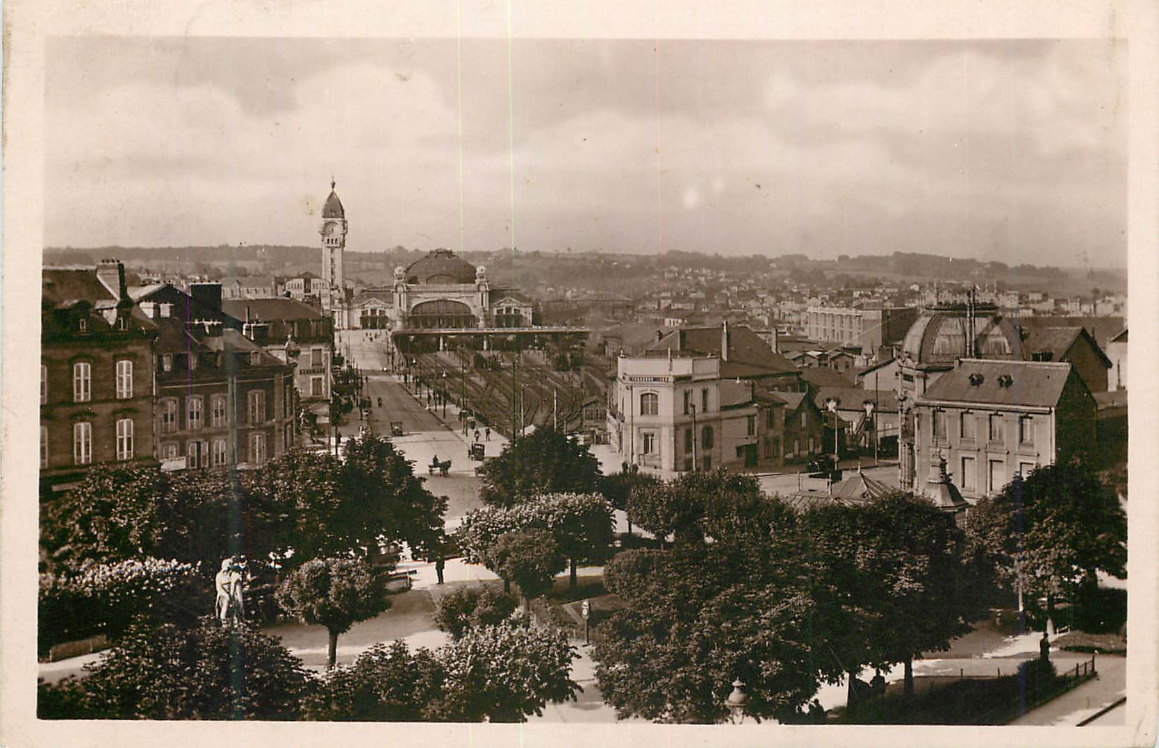 CPA Limoges Place Jourdan et la Gare