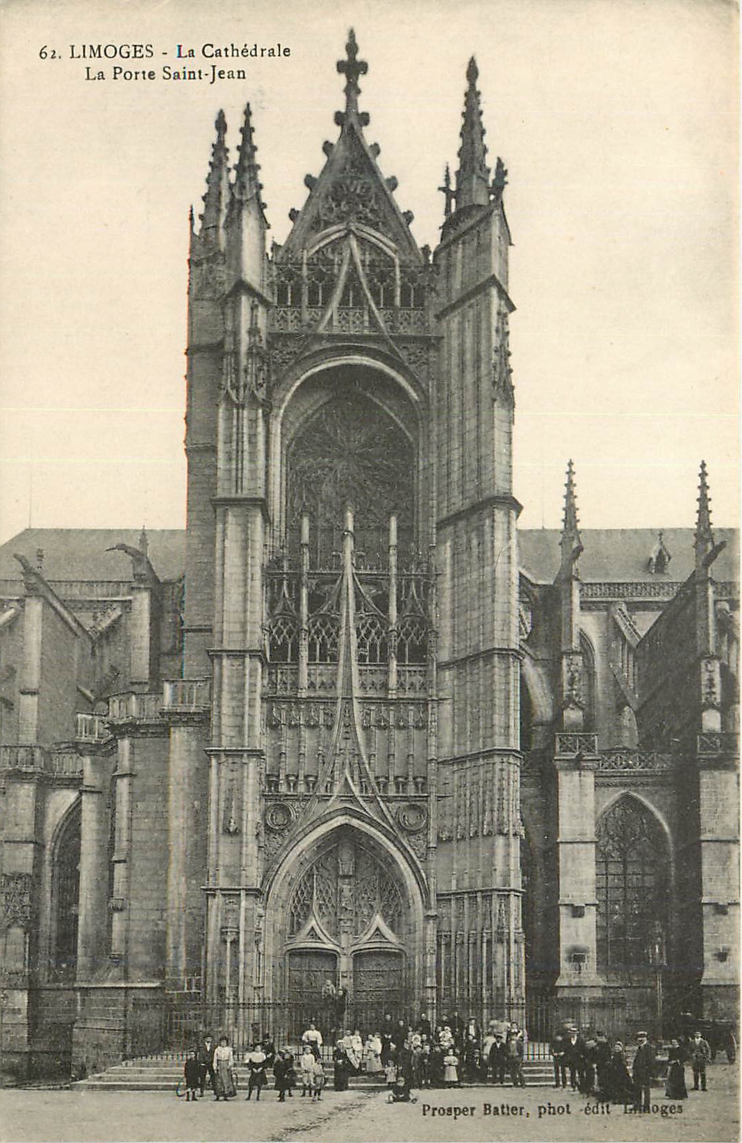 CPA Limoges La Cathedrale La Porte Saint Jean