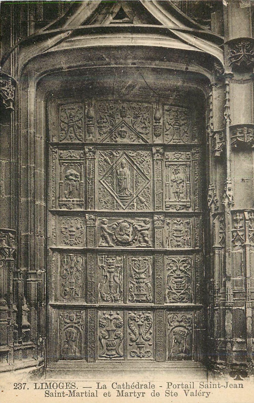 CPA Limoges La Cathedrale Portail Saint Jean Saint Martial et Martyr de Ste Valery