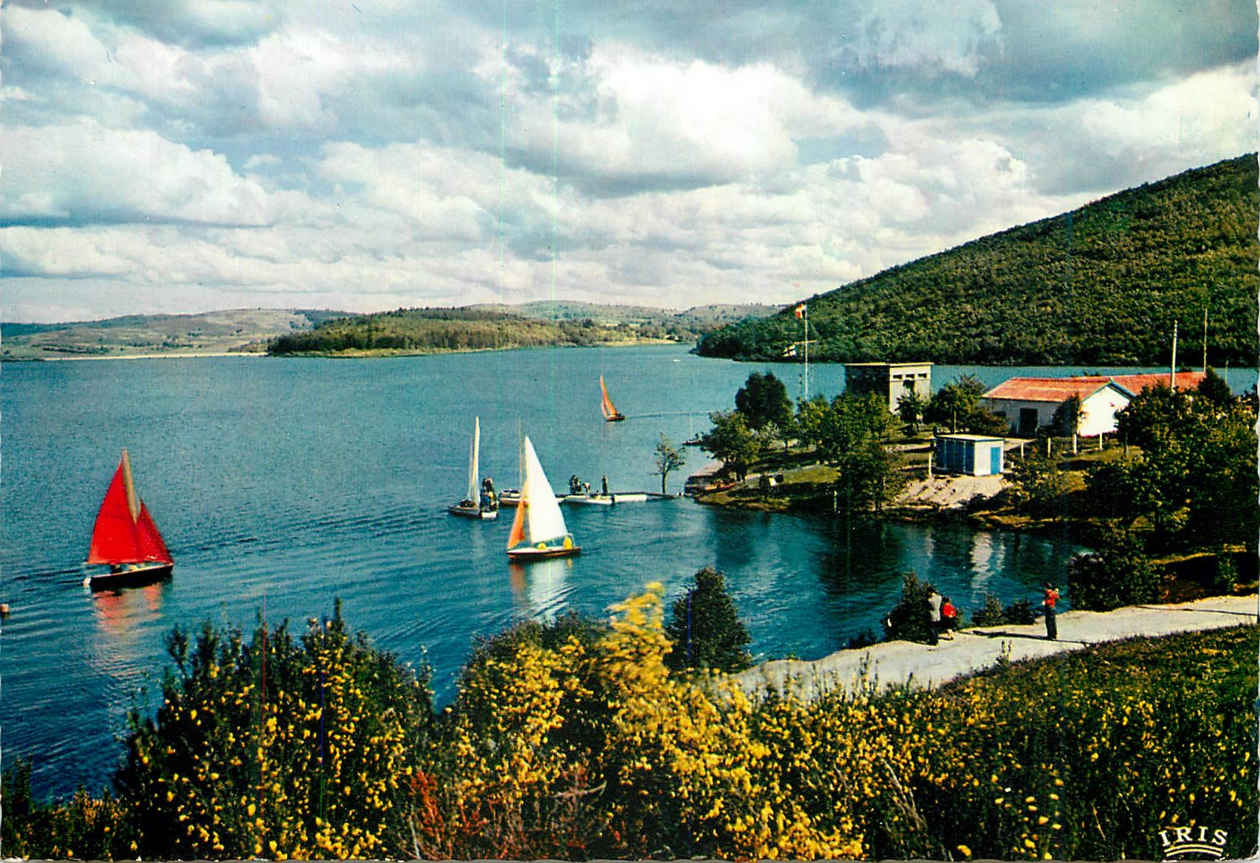 CPM Limousin Pittoresque Pres de Peyrat le Chateau Le Lac de Vassivieres l un des plus beaux du Limousin