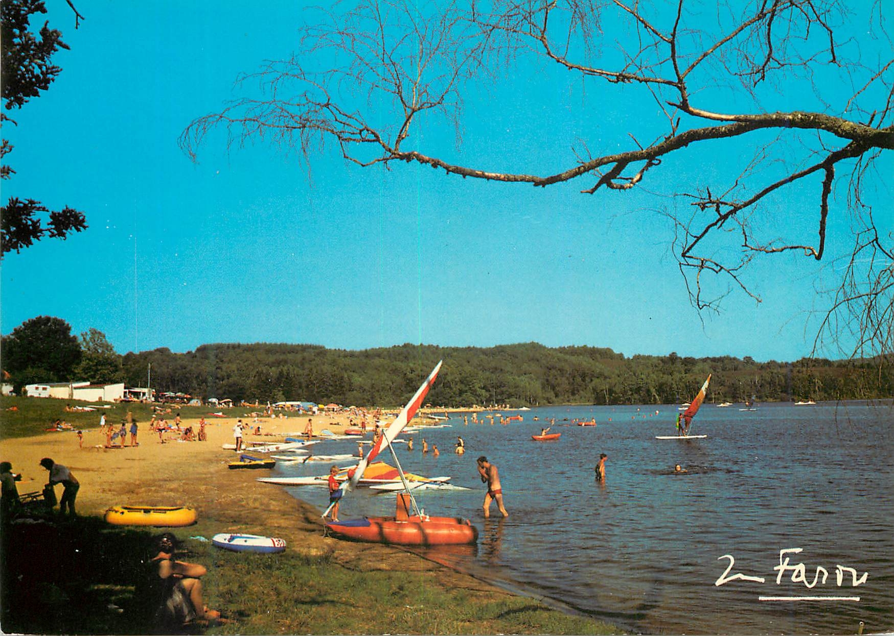 CPM En Limousin Lac de St Pardoux Hte Vienne La Plage