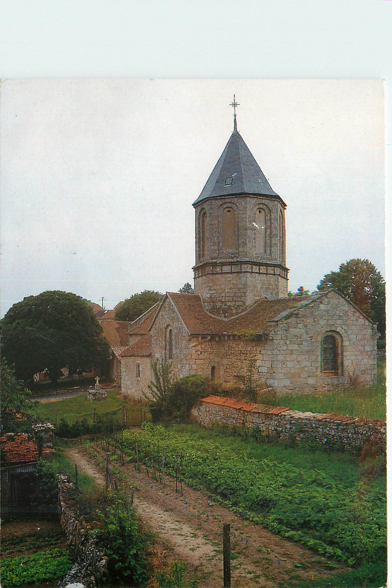 CPM St Hilaire les Places Village fleuri L eglise limousine du vieux Saint Hilaire xiie siecle
