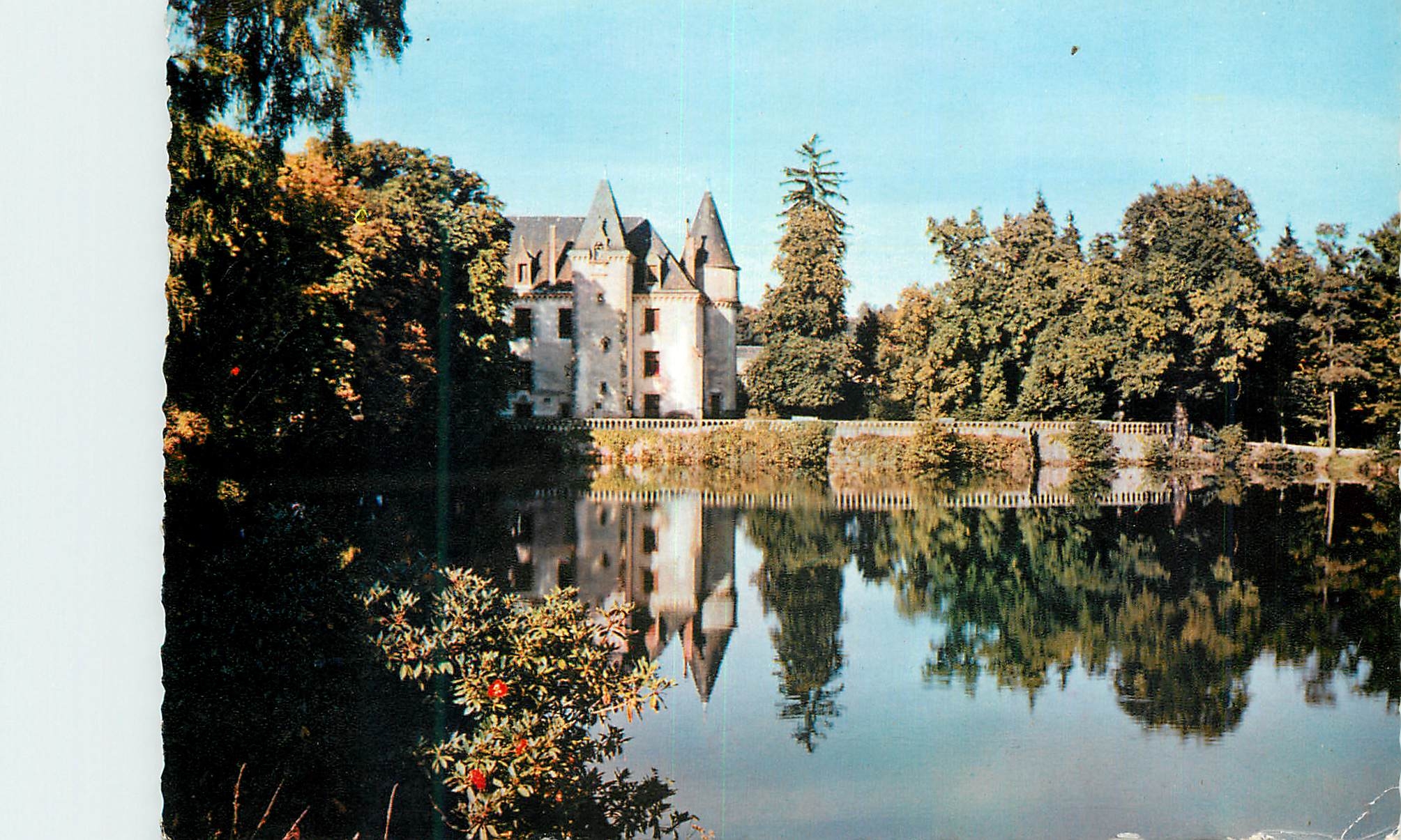 CPM La Haute Vienne Pittoresque L Etang et le Chateau de Nieul