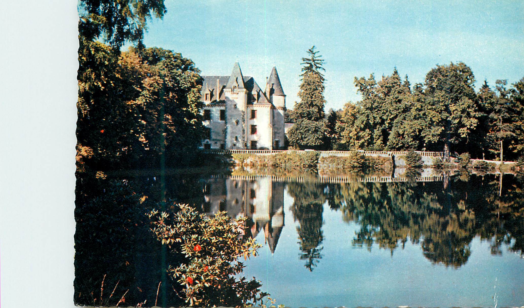 CPM La Haute Vienne Pittoresque L Etang et le Chateau de Nieul