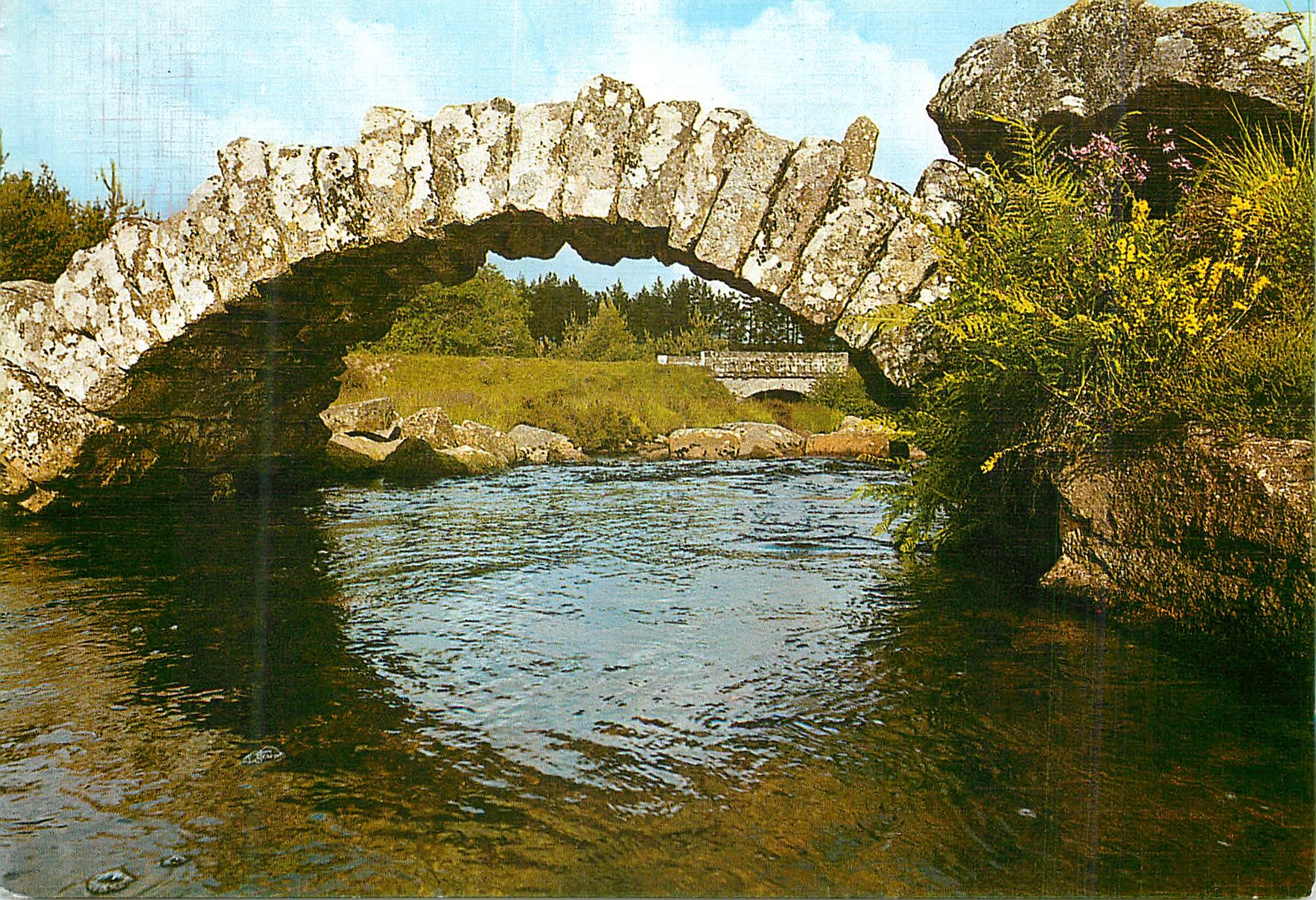 CPM A Travers le Limousin Pont romain sur le Taurion
