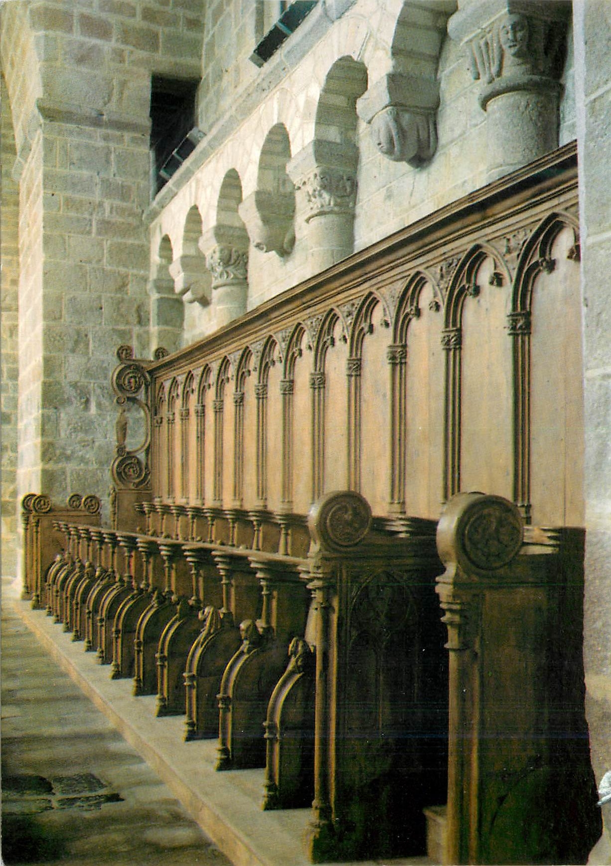 CPM Solignac Abbatiale xiie s Les stalles du xve s