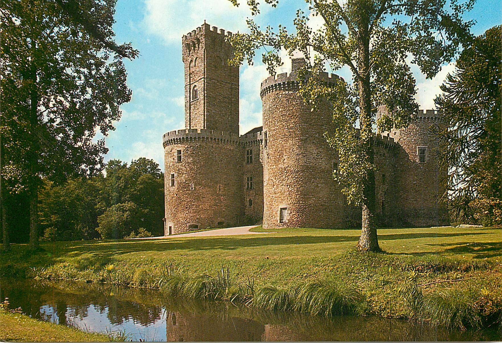 Château de Montbrun — fort du XIIe et XVe siècle, cinq tours rondes — Éditions René Bergerac, n°198