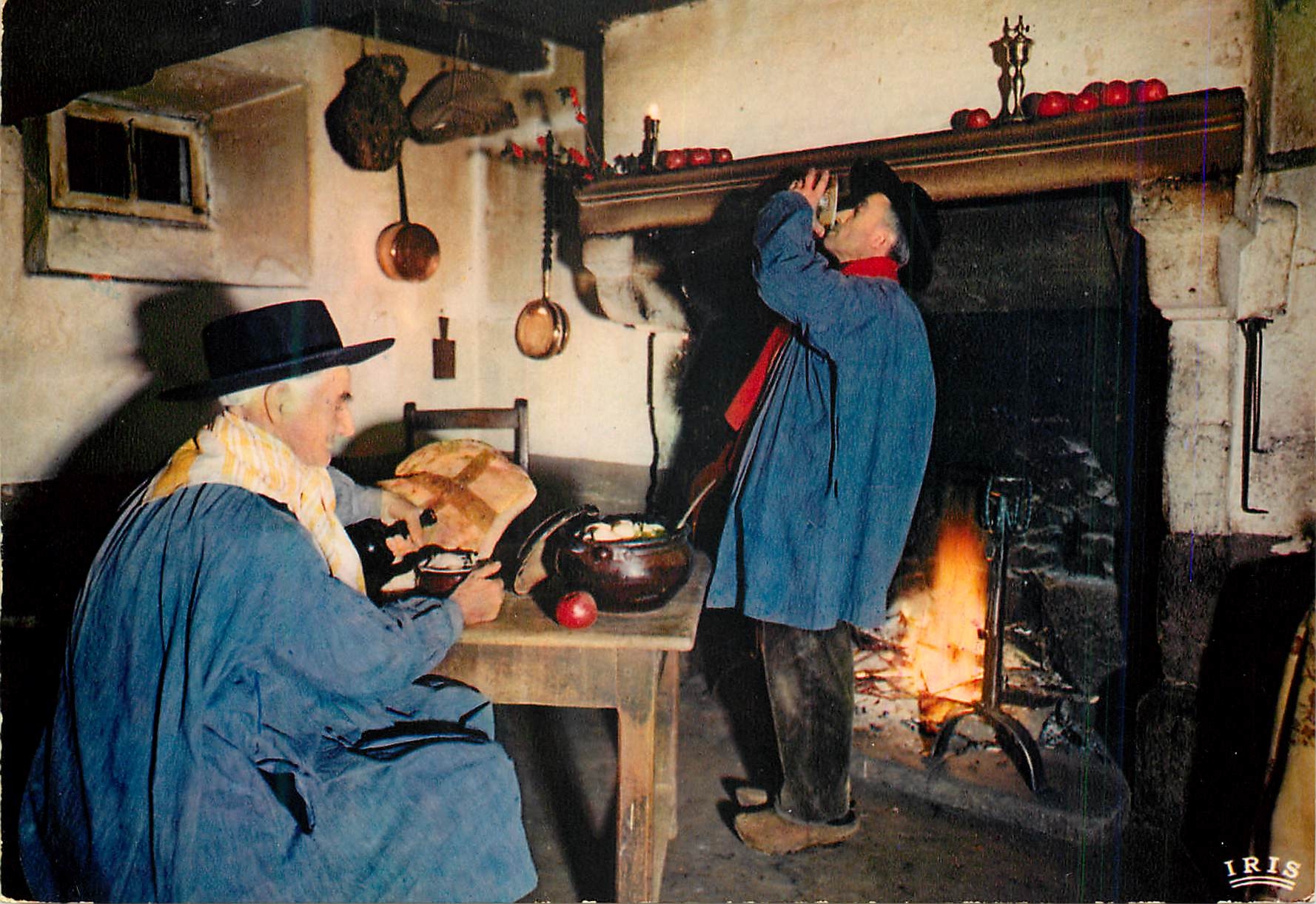 Intérieur d'une cuisine traditionnelle — scène de vie — Éditions Modernes & Théâtrales, n°87/129