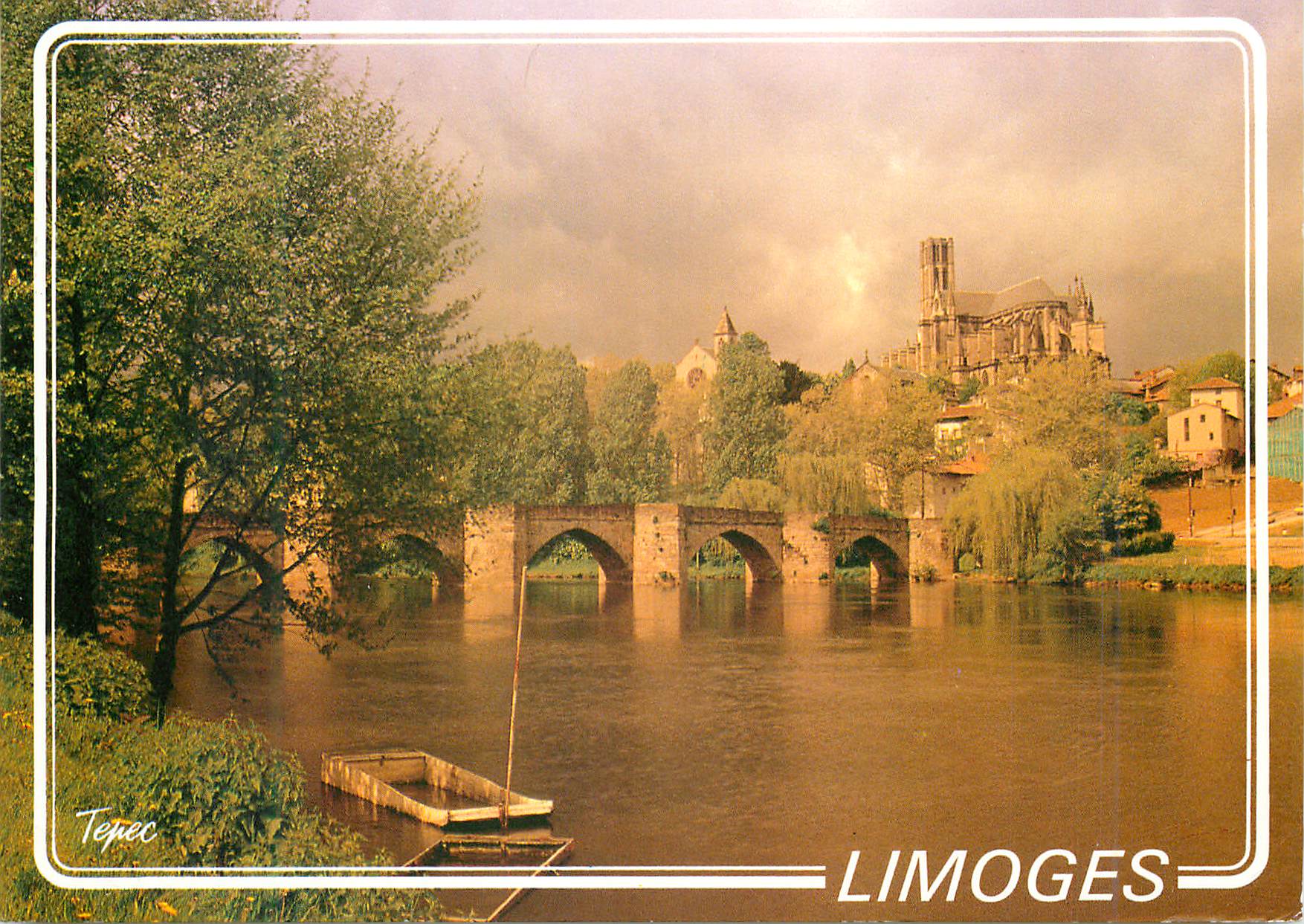 CPM Limoges Haute Vienne La Vienne le pont et la cathedrale St Etienne