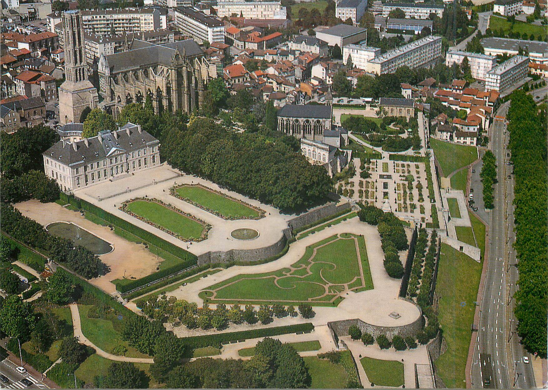 CPM Limoges Haute Vienne Les jardins de l eveche et la cathedrale St Etienne