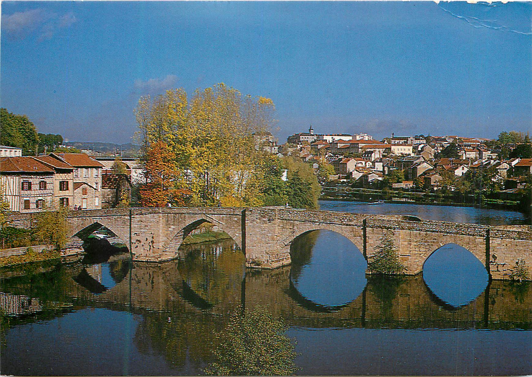 CPM Capitale de la porcelaine Limoges Hte Vienne Le Pont St Martial remplace au 2eme siecle un pont romain dont il conse