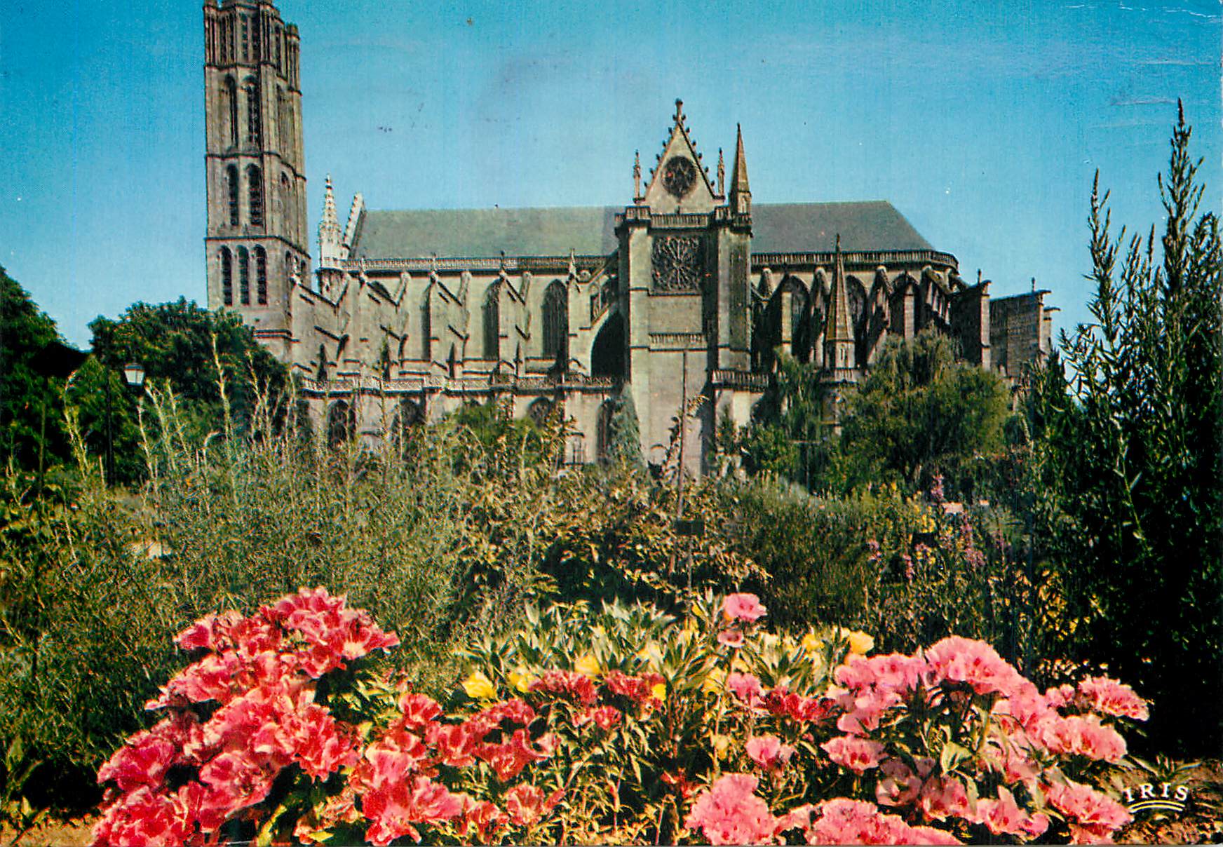 CPM Limoges Haute Vienne Capitale de la porcelaine La cathedrale St Etienne xiiie s et les jardins de l Evece