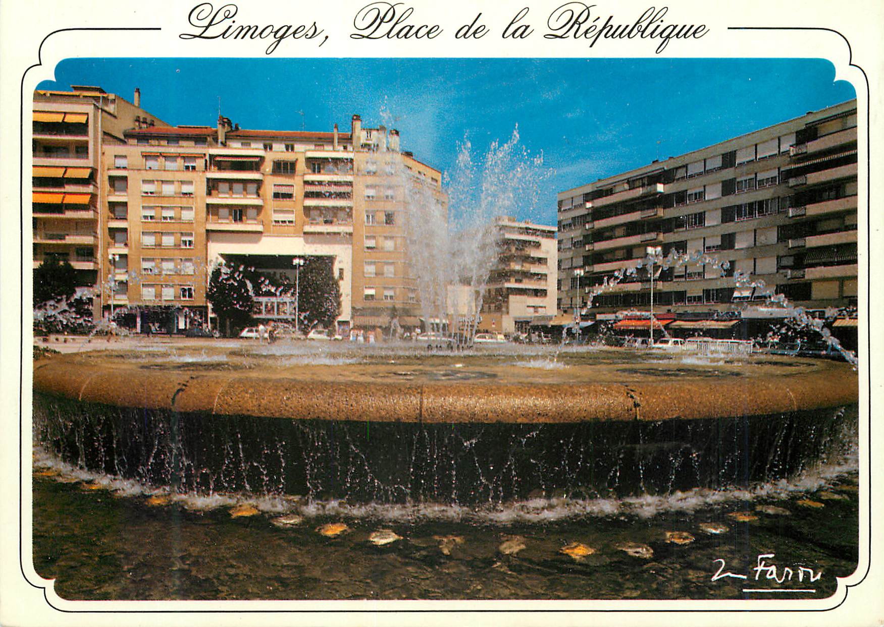 CPM Limoges Hte Vienne Place de la Republique situee au centre de la ville