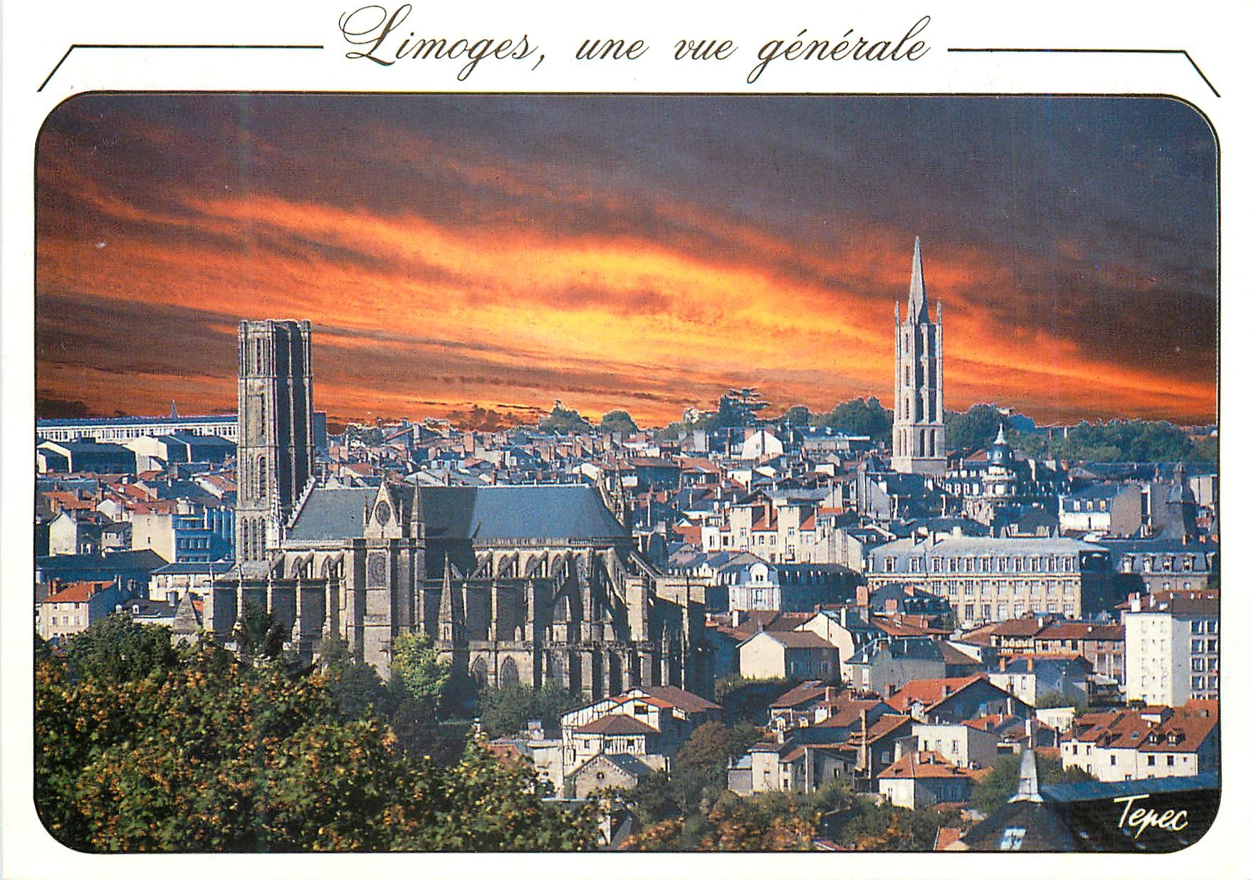 CPM Limoges une vue generale Au premier plan la cathedrale St Etienne puis le clocher St Michel centre ville
