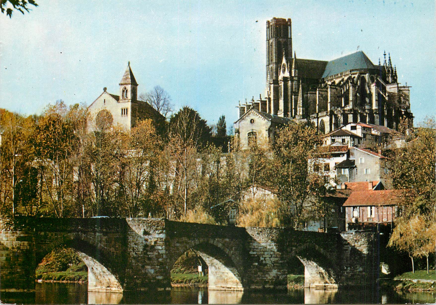 CPM Limoges Haute Vienne La Cathedrale et le Pont Saint Etienne
