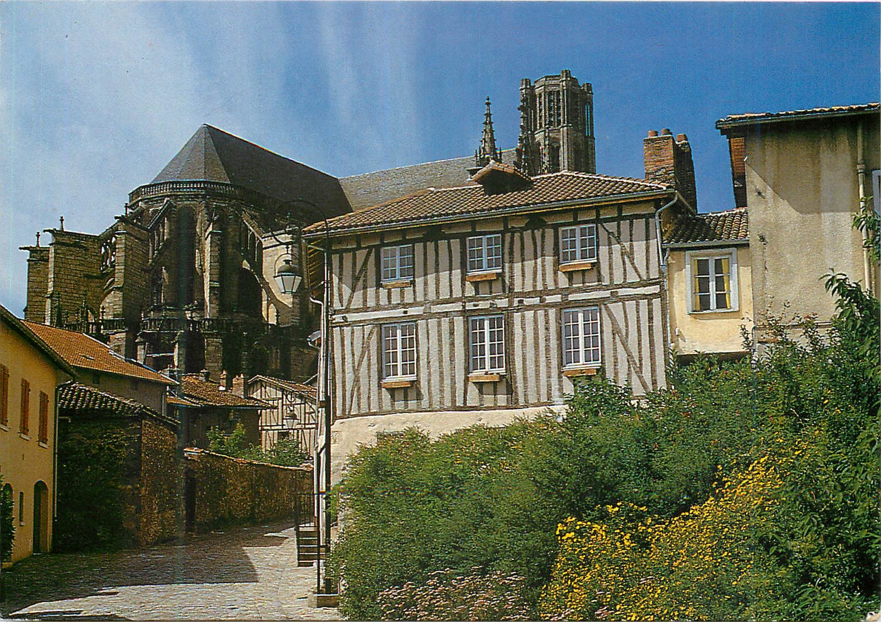 CPM Capitale de la porcelaine Limoges Hte Vienne La Cathederale et le quartier de la cite