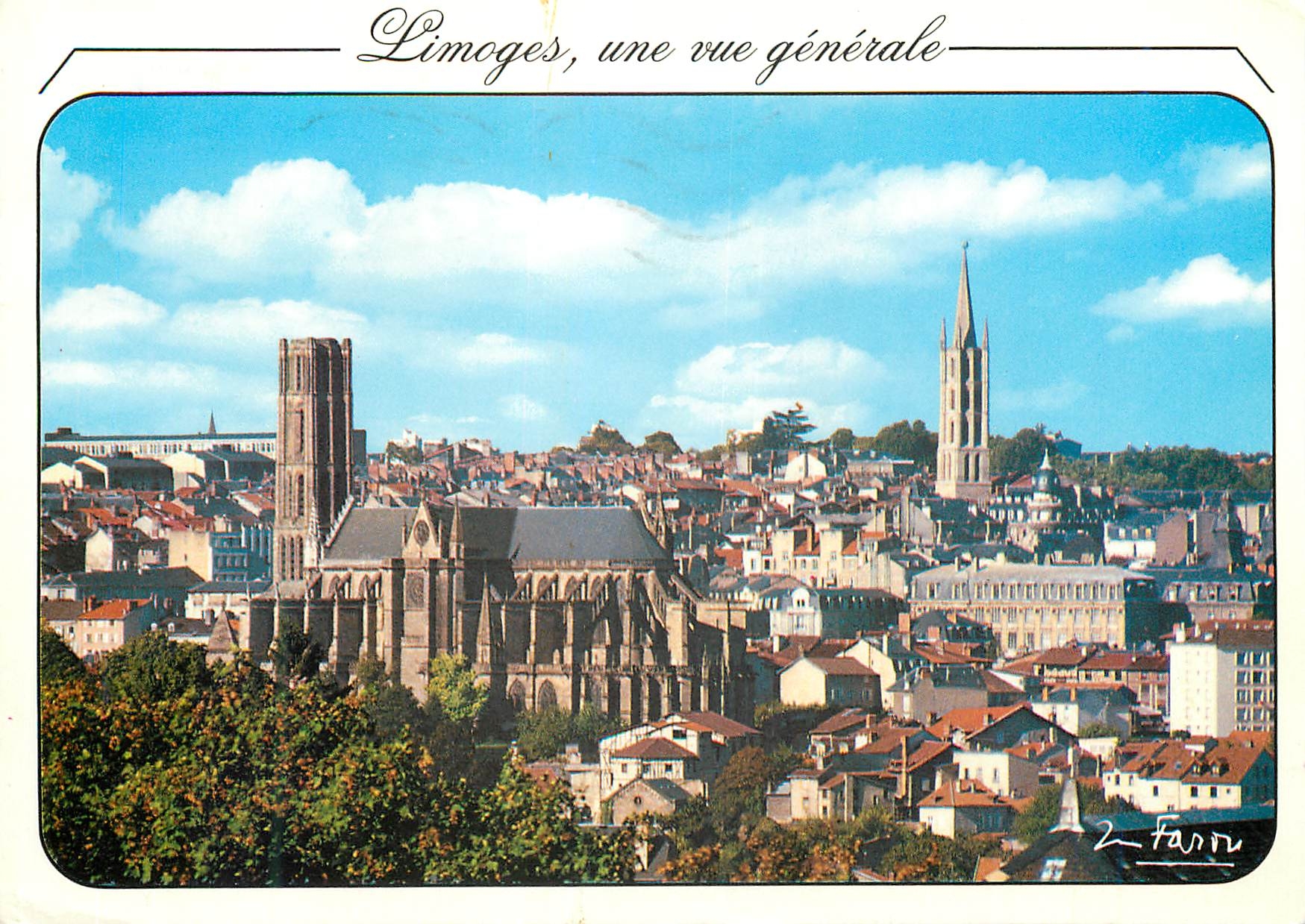 CPM Limoges une vue generale au premier plan la cathedrale puis le clocher St Michel centre ville