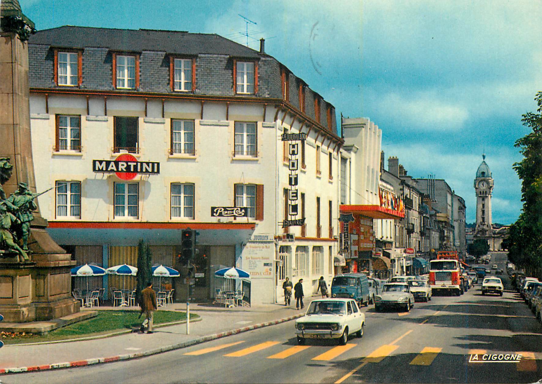 CPM Limoges Haute Vienne L Avenue de General de Gaulle Martini