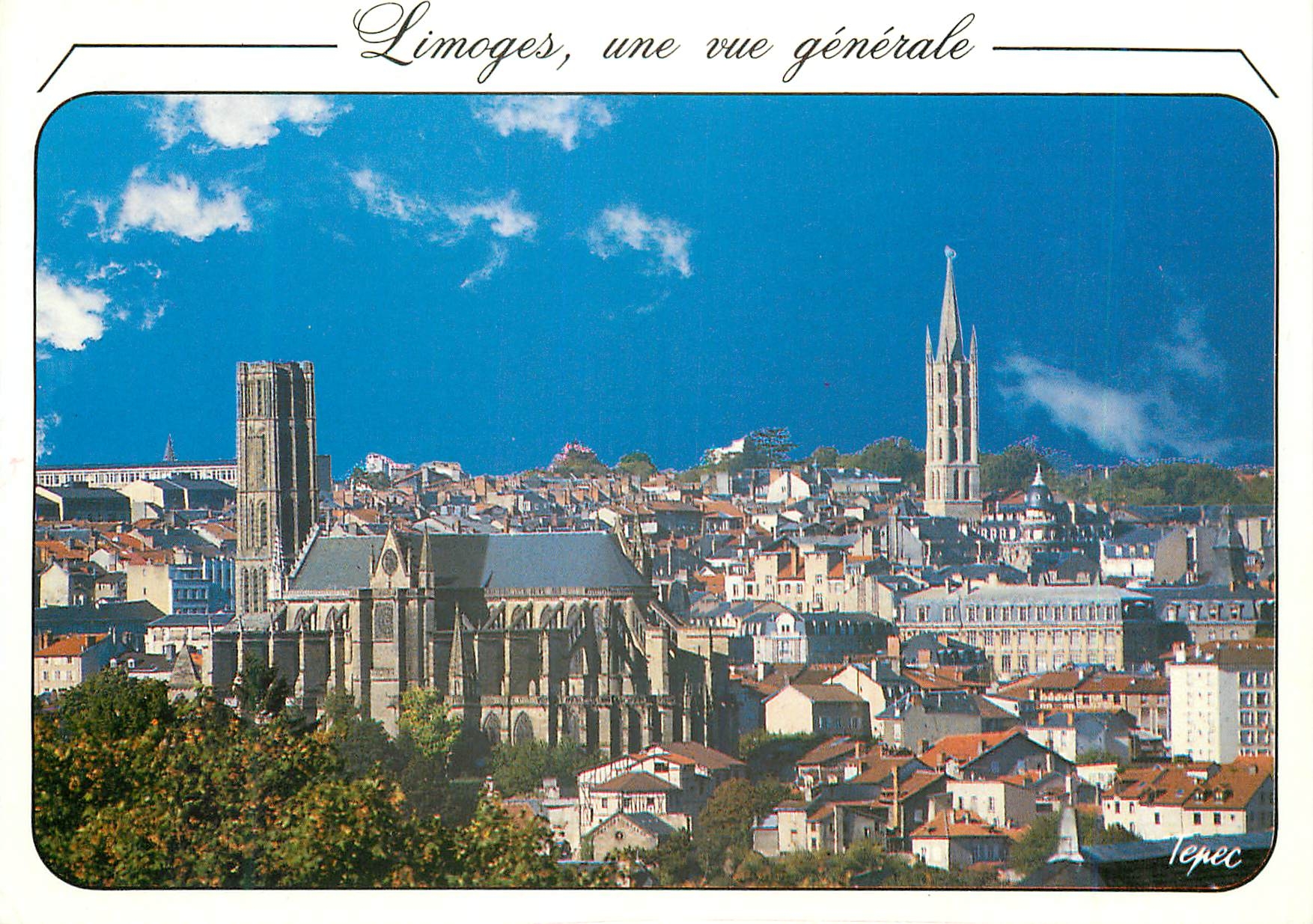 CPM Limoges une vue generale Au premier plan la cathedrale St Etienne puis le clocher St Michel cente ville
