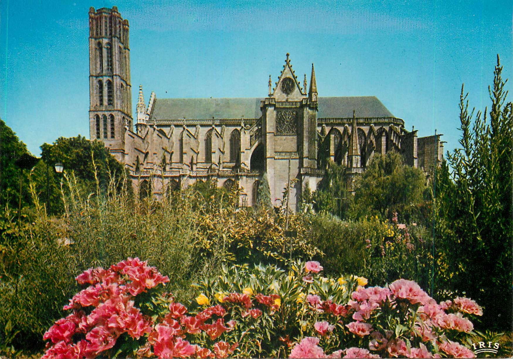 CPM Limoges Haute Vienne Capitale de la porcelaine La cathedrale St Etienne et les jardins de l Eveche