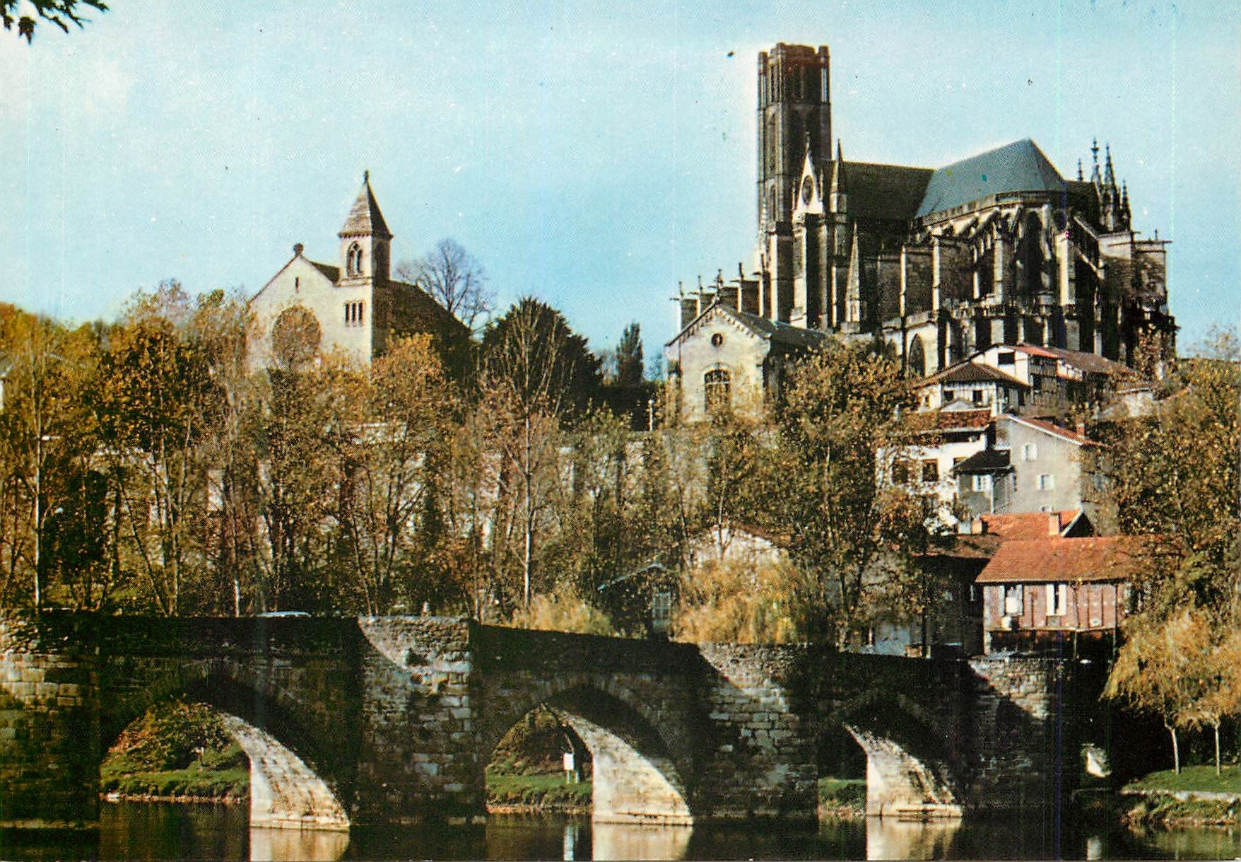 CPM Limoges Haute Vienne La Cathedrale et le Pont Saint Etienne
