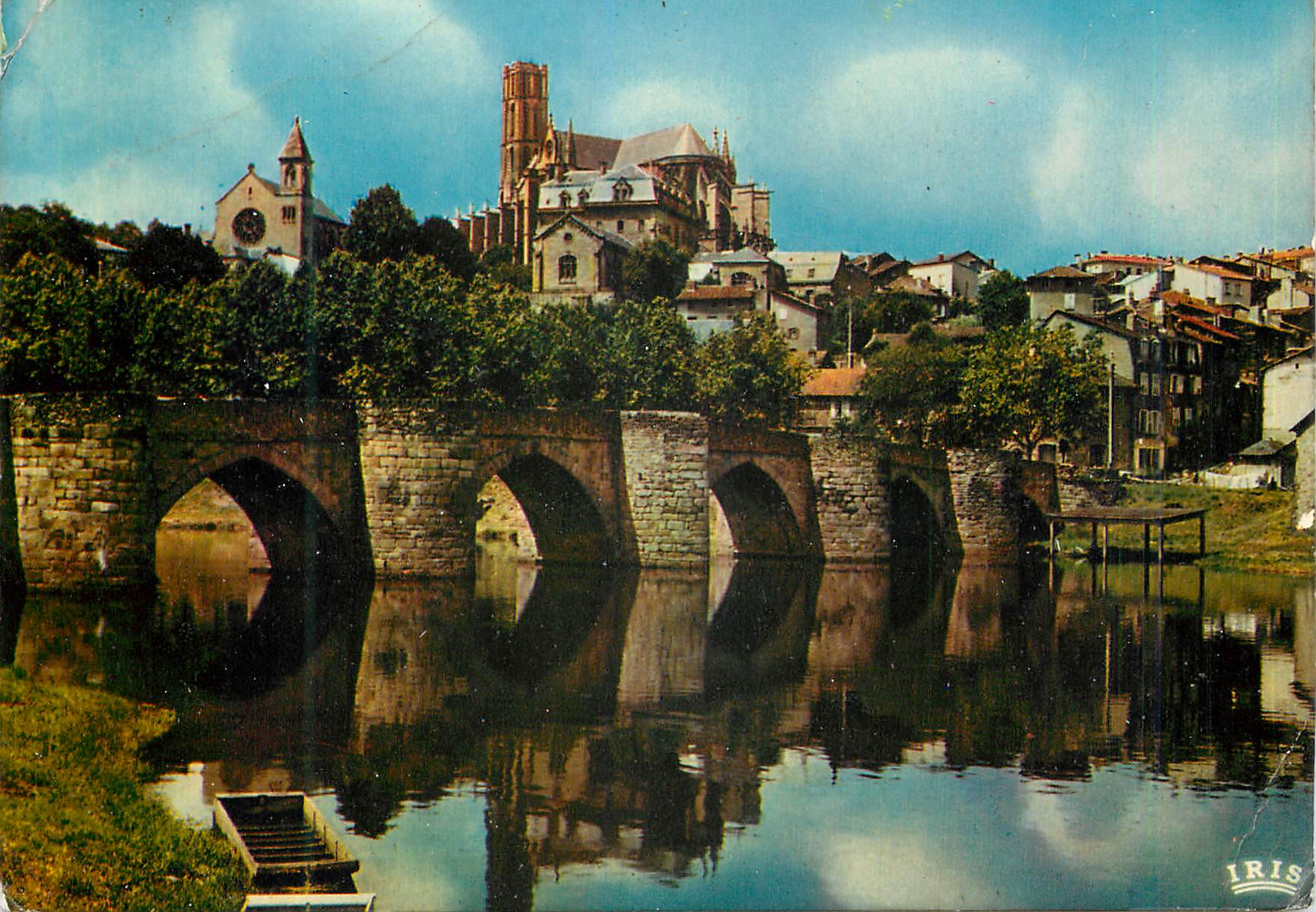 CPM Vallee de Vienne Limoges Haute Vienne Le pont St Etienne debut du xiii e siecle monument historique et la cathedrale