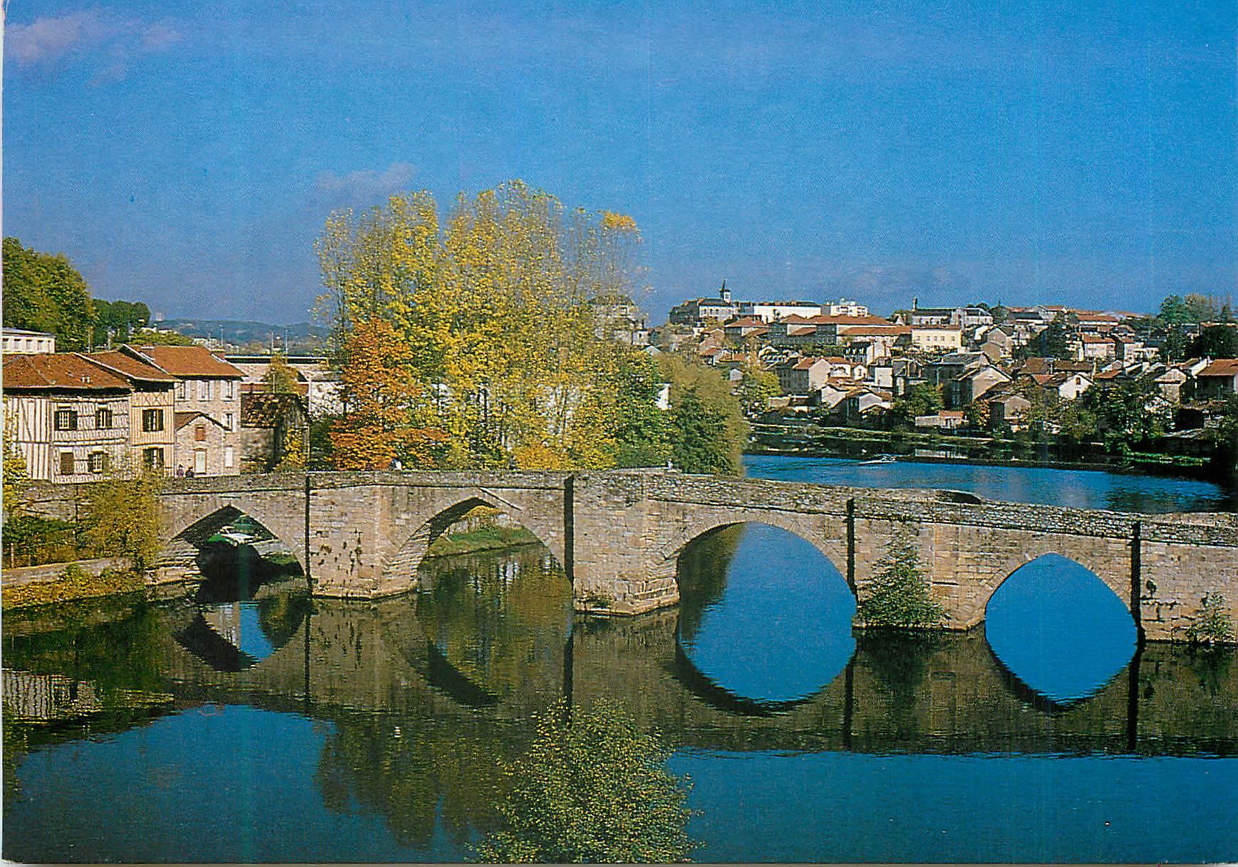CPM Capitale de la Porcelaine Limoges Haute Vienne Le pont St Martial remplace au siece un pont romain dont il conserve 