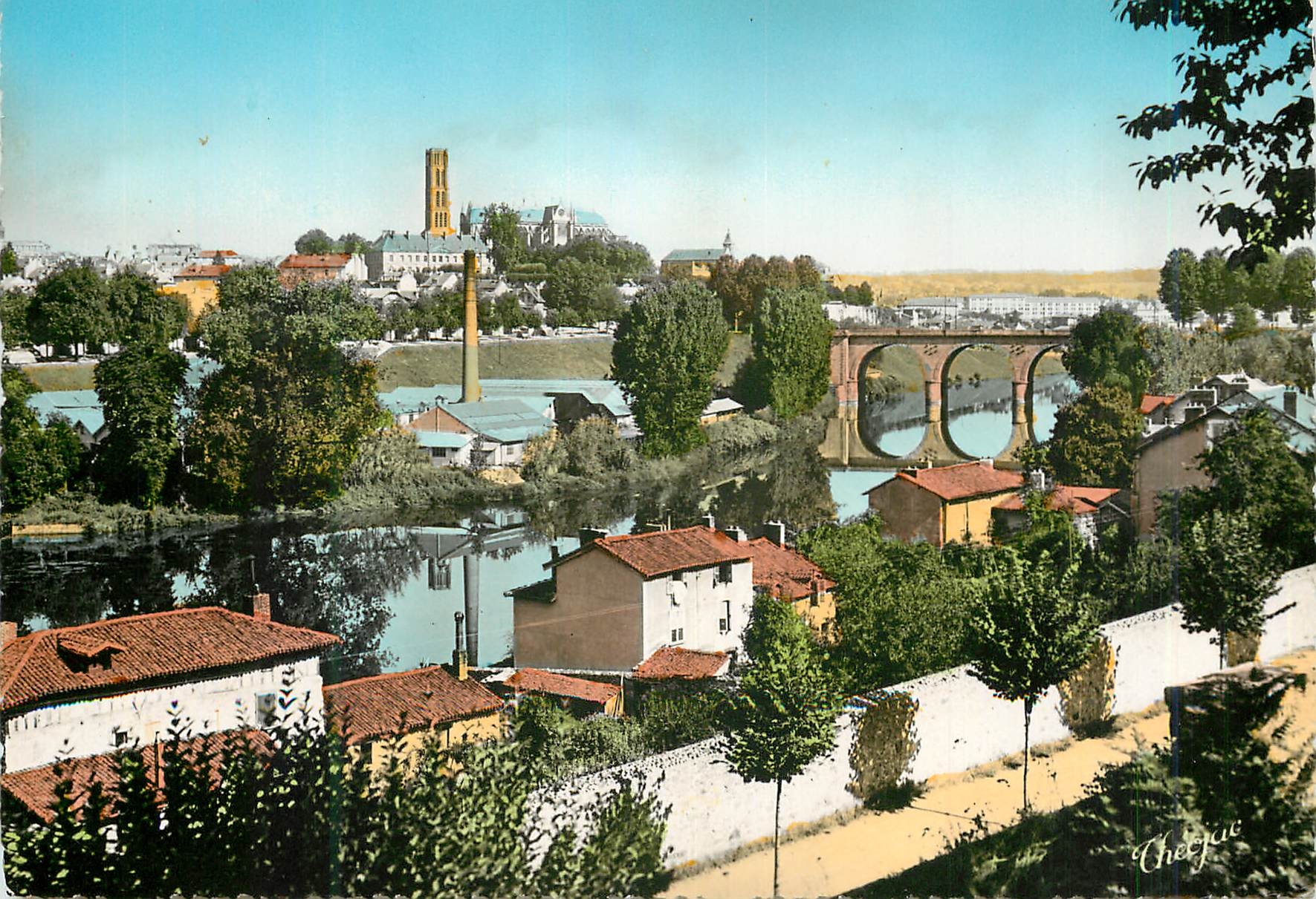 CPM Haute Vienne Limoges Vue generale sur la cathedrale
