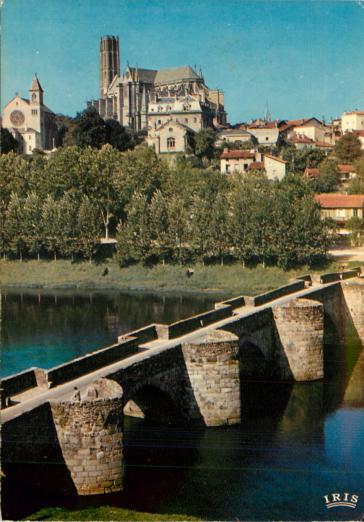 CPM Limoges Haute Vienne Le Pont Saint Etienne xiii siecle Monument historique et la Cathedrale xiii siecle