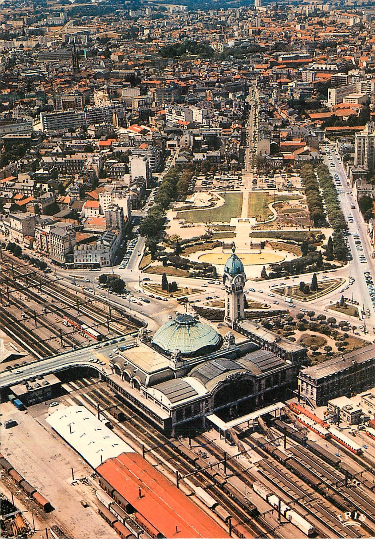 CPM Limoges Haute Vienne Vue generale aerienne Au premier plan la gare et les jardins